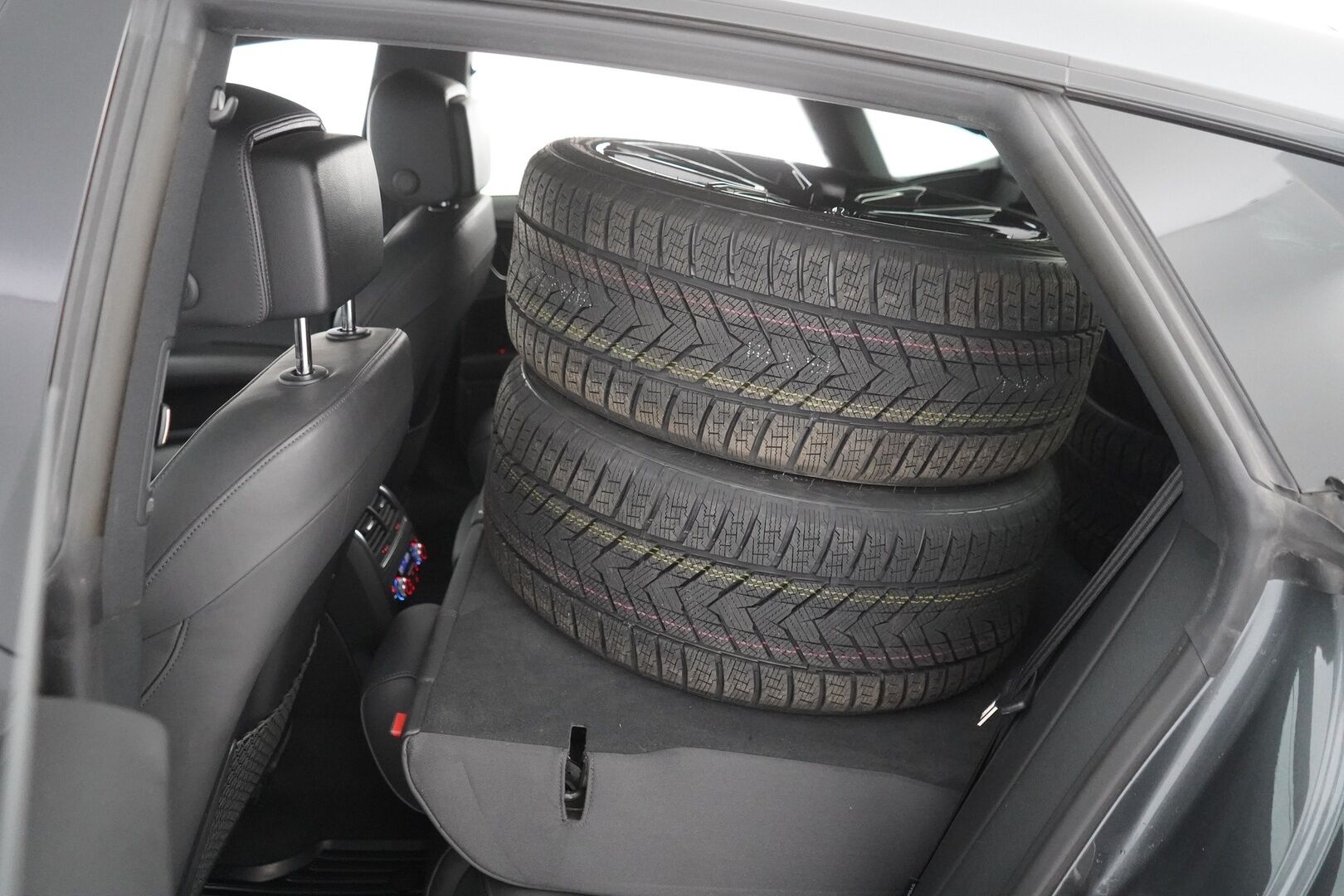 Audi A7 2014 MYYDÄÄN HUUTOKAUPAT.COM - Kahdet renkaat alumiinivantein / Juuri huollettu / Mekatroniikka uusittu / Juuri katsastettu