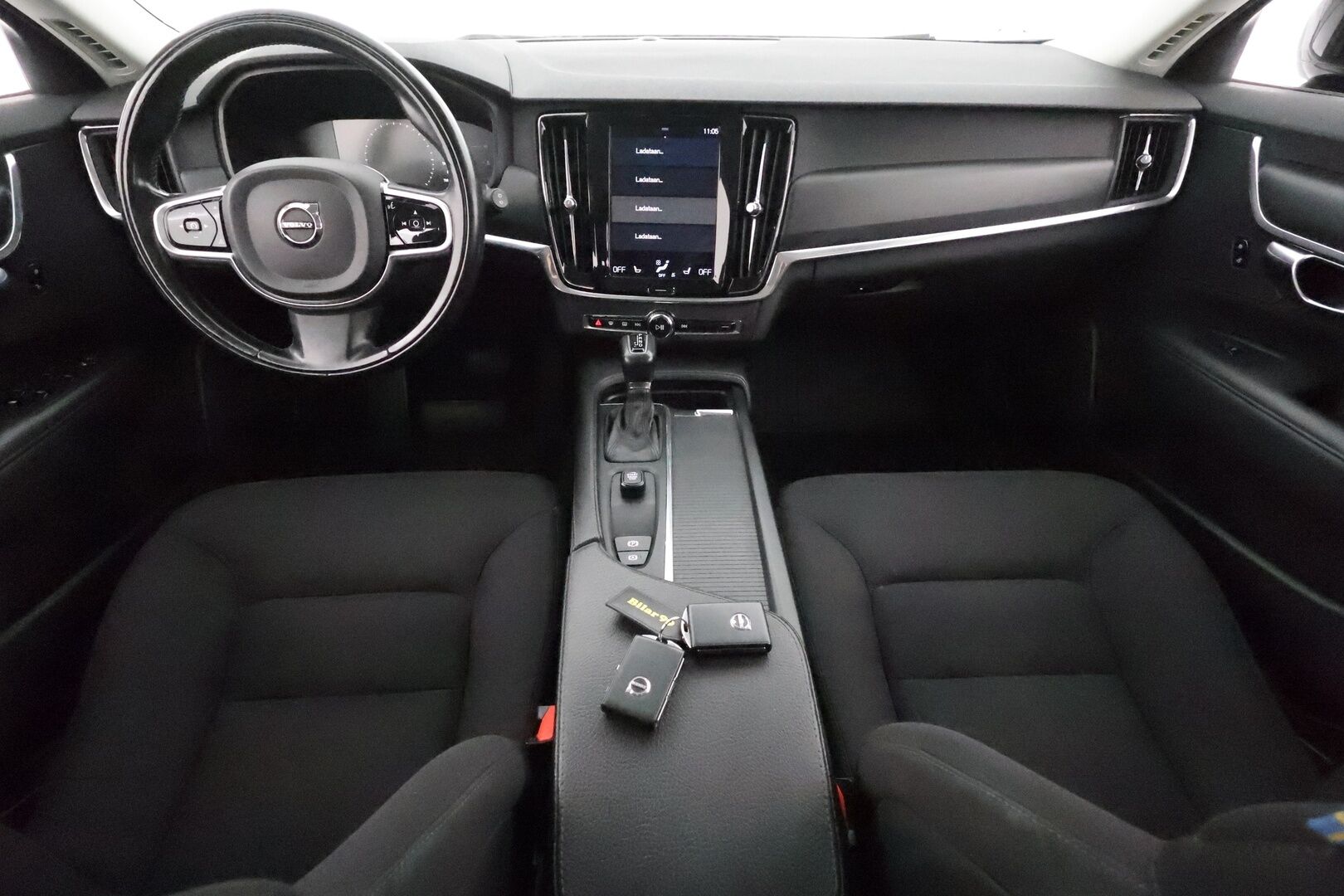 Volvo V90 2018 D3 Momentum Business aut - Webasto / Adapt.Vakkari / Adapt.LED / Vetokoukku / Ratinlämmitys / VOC / Peruutustutka / Jakopää tehty!