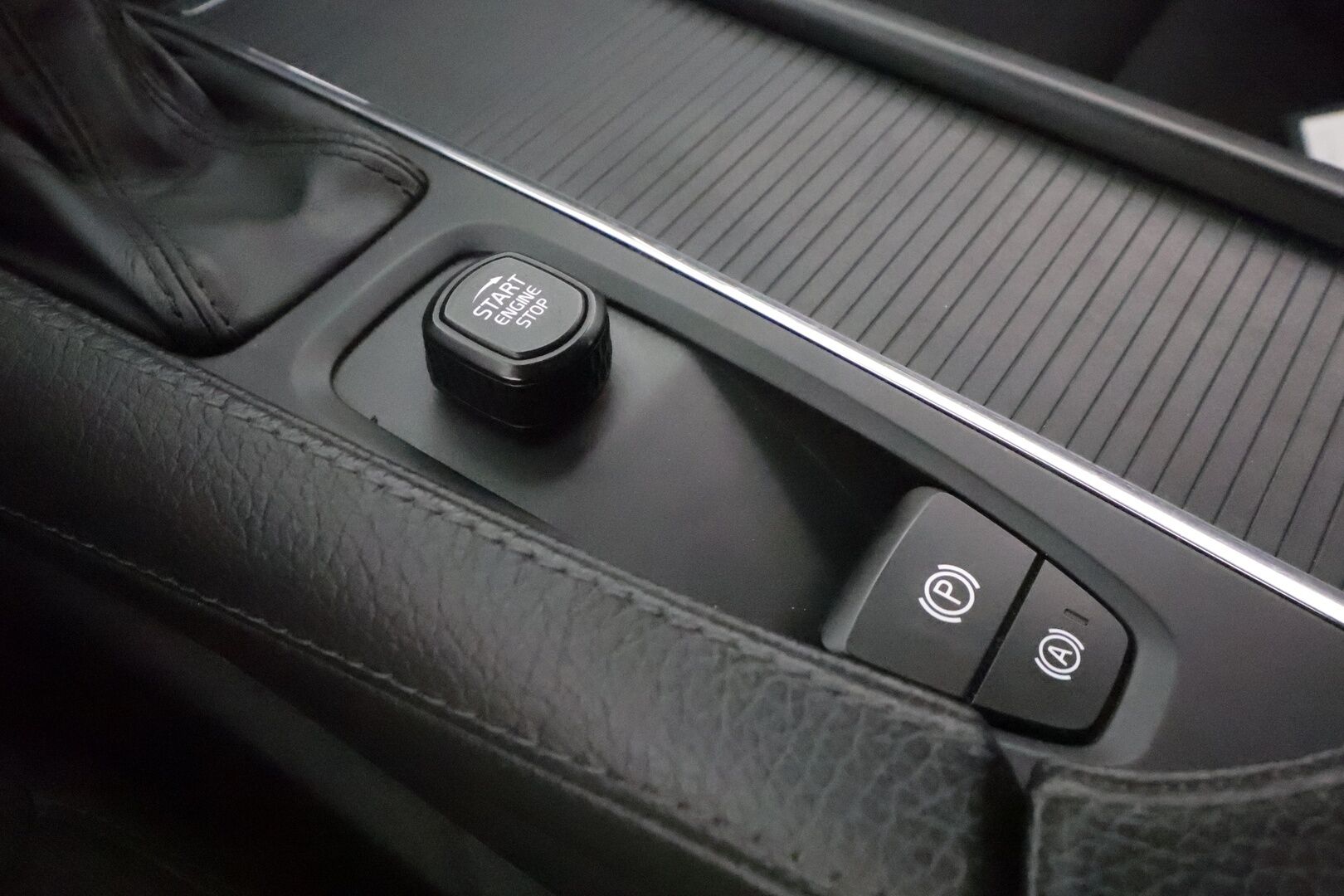 Volvo V90 2018 D3 Momentum Business aut - Webasto / Adapt.Vakkari / Adapt.LED / Vetokoukku / Ratinlämmitys / VOC / Peruutustutka / Jakopää tehty!