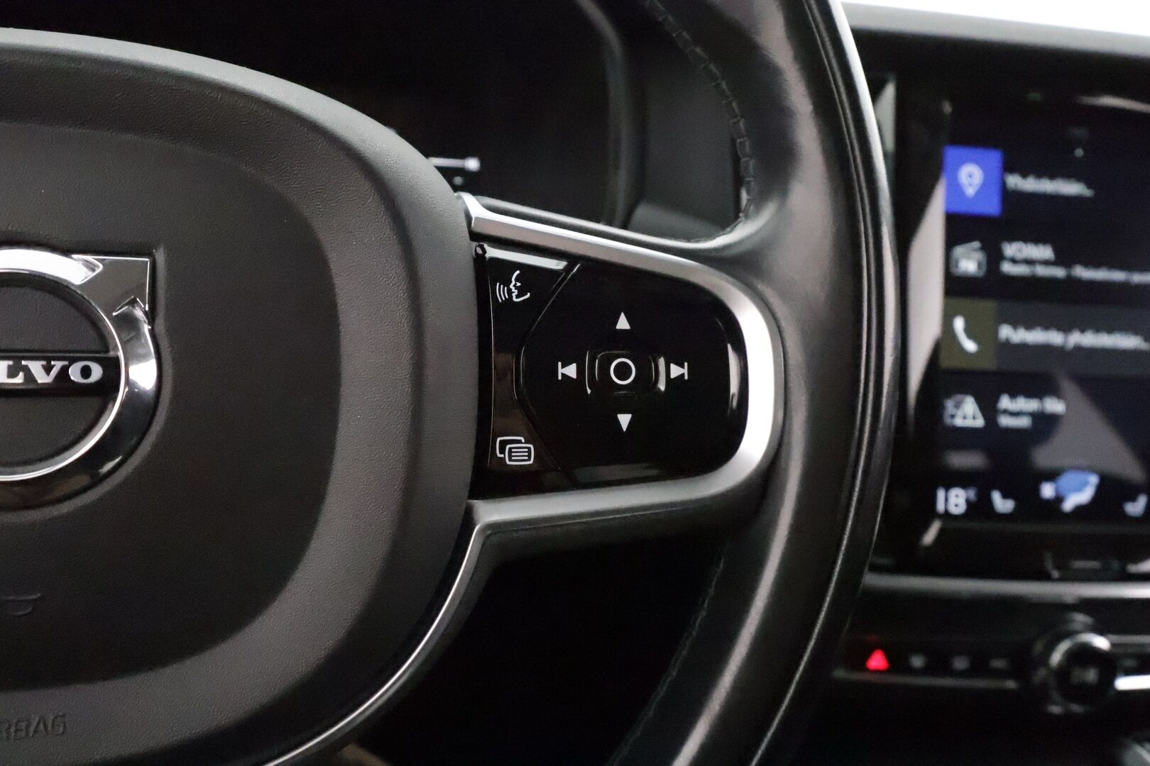 Volvo V90 2018 D3 Momentum Business aut - Webasto / Adapt.Vakkari / Adapt.LED / Vetokoukku / Ratinlämmitys / VOC / Peruutustutka / Jakopää tehty!