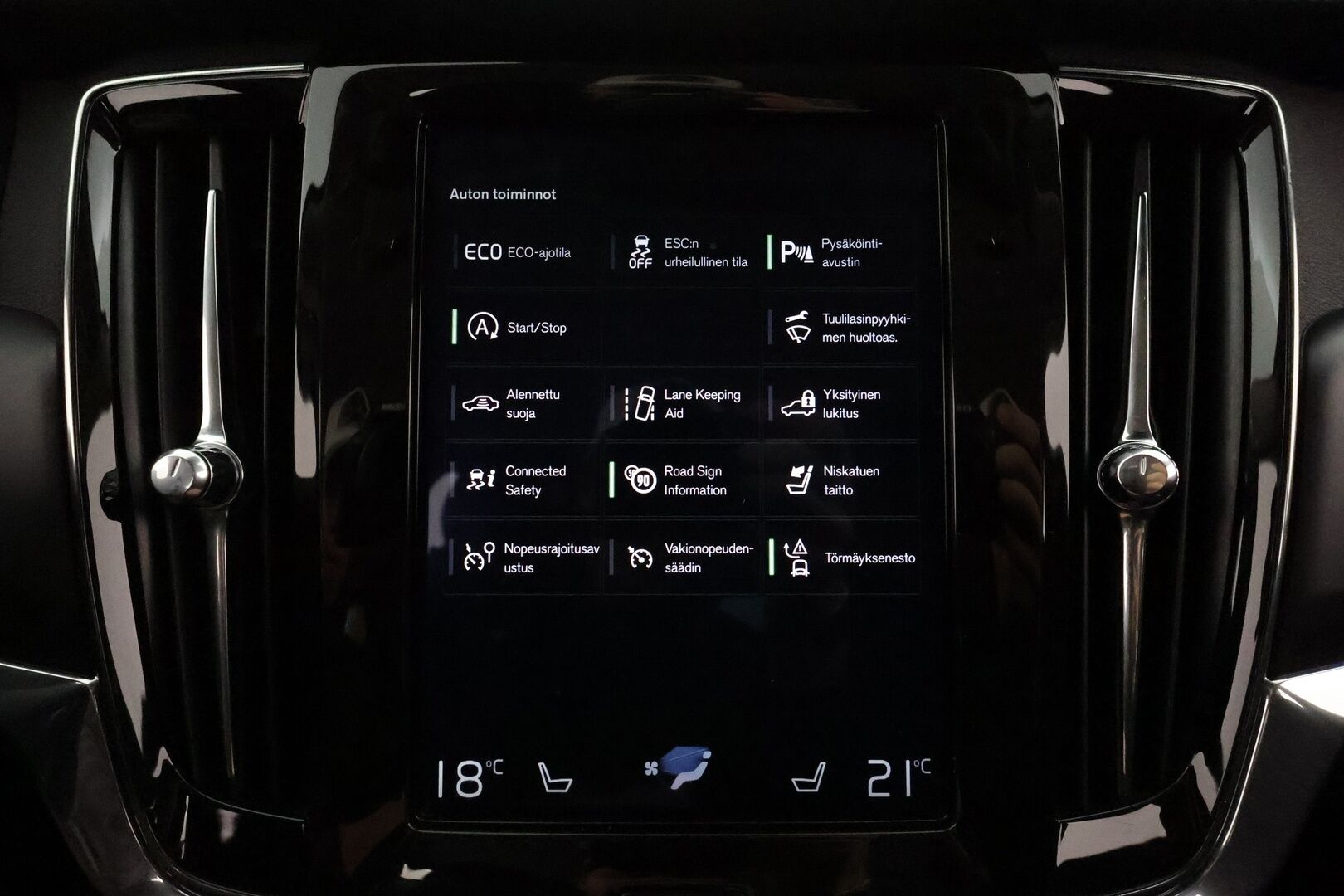 Volvo V90 2018 D3 Momentum Business aut - Webasto / Adapt.Vakkari / Adapt.LED / Vetokoukku / Ratinlämmitys / VOC / Peruutustutka / Jakopää tehty!