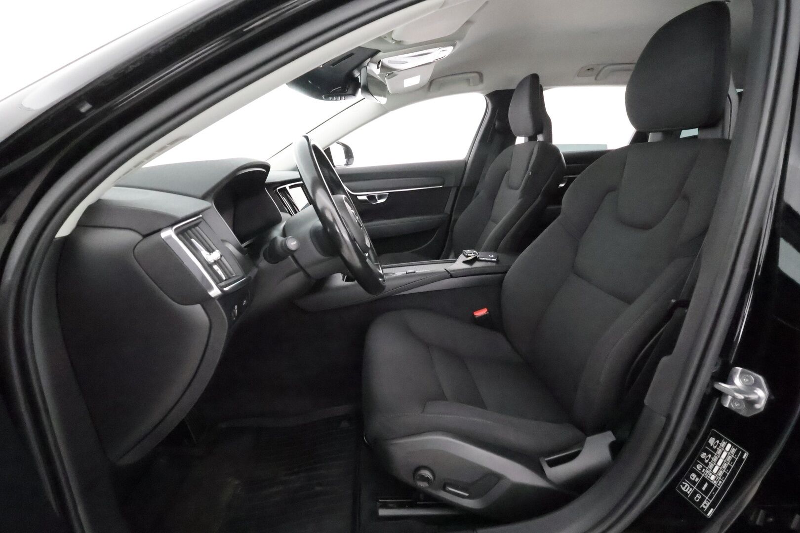 Volvo V90 2018 D3 Momentum Business aut - Webasto / Adapt.Vakkari / Adapt.LED / Vetokoukku / Ratinlämmitys / VOC / Peruutustutka / Jakopää tehty!