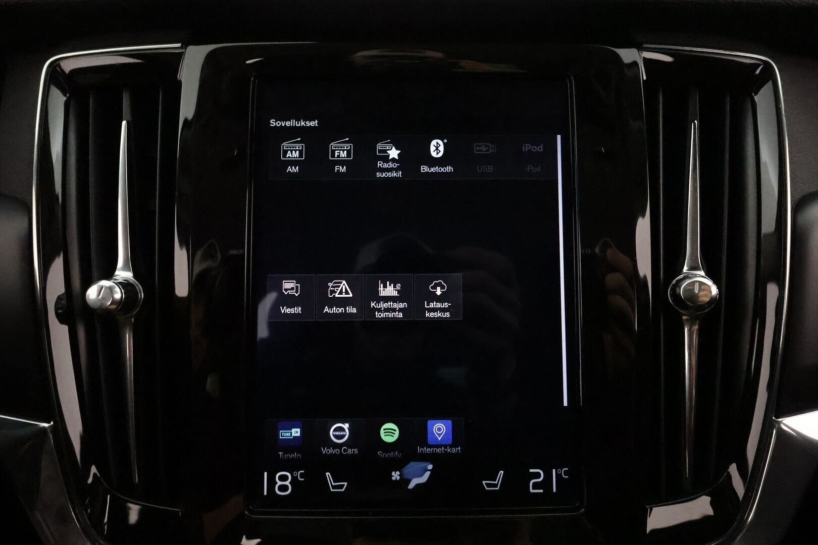 Volvo V90 2018 D3 Momentum Business aut - Webasto / Adapt.Vakkari / Adapt.LED / Vetokoukku / Ratinlämmitys / VOC / Peruutustutka / Jakopää tehty!