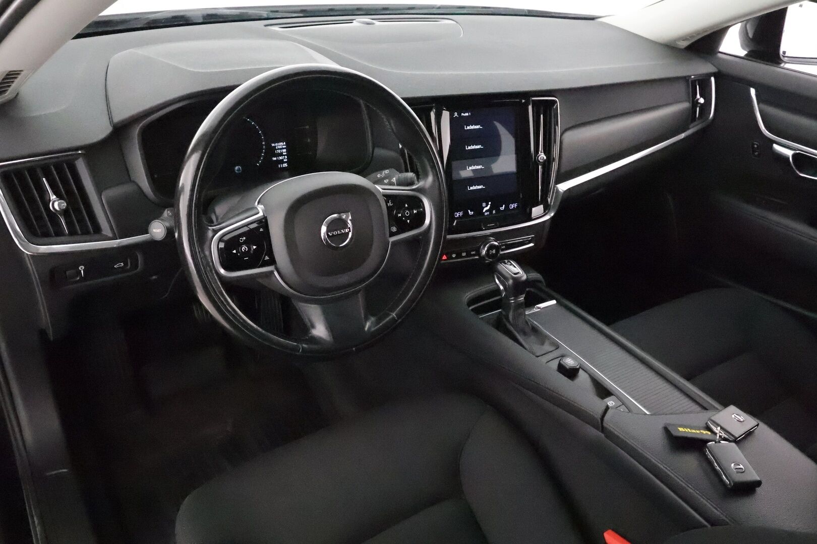 Volvo V90 2018 D3 Momentum Business aut - Webasto / Adapt.Vakkari / Adapt.LED / Vetokoukku / Ratinlämmitys / VOC / Peruutustutka / Jakopää tehty!
