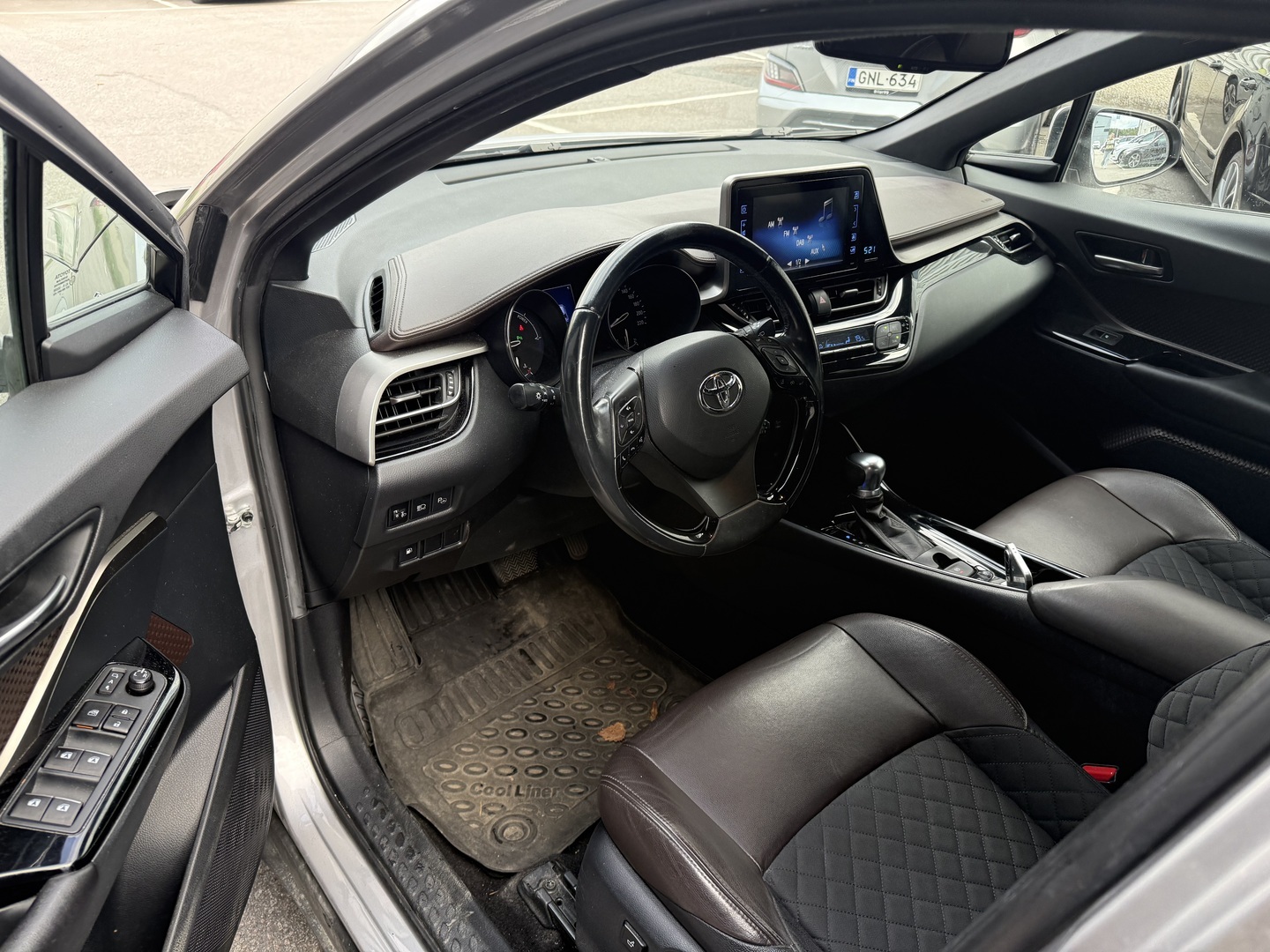Toyota C-HR 1.8 Hybrid Premium 2017, kuva 4/5