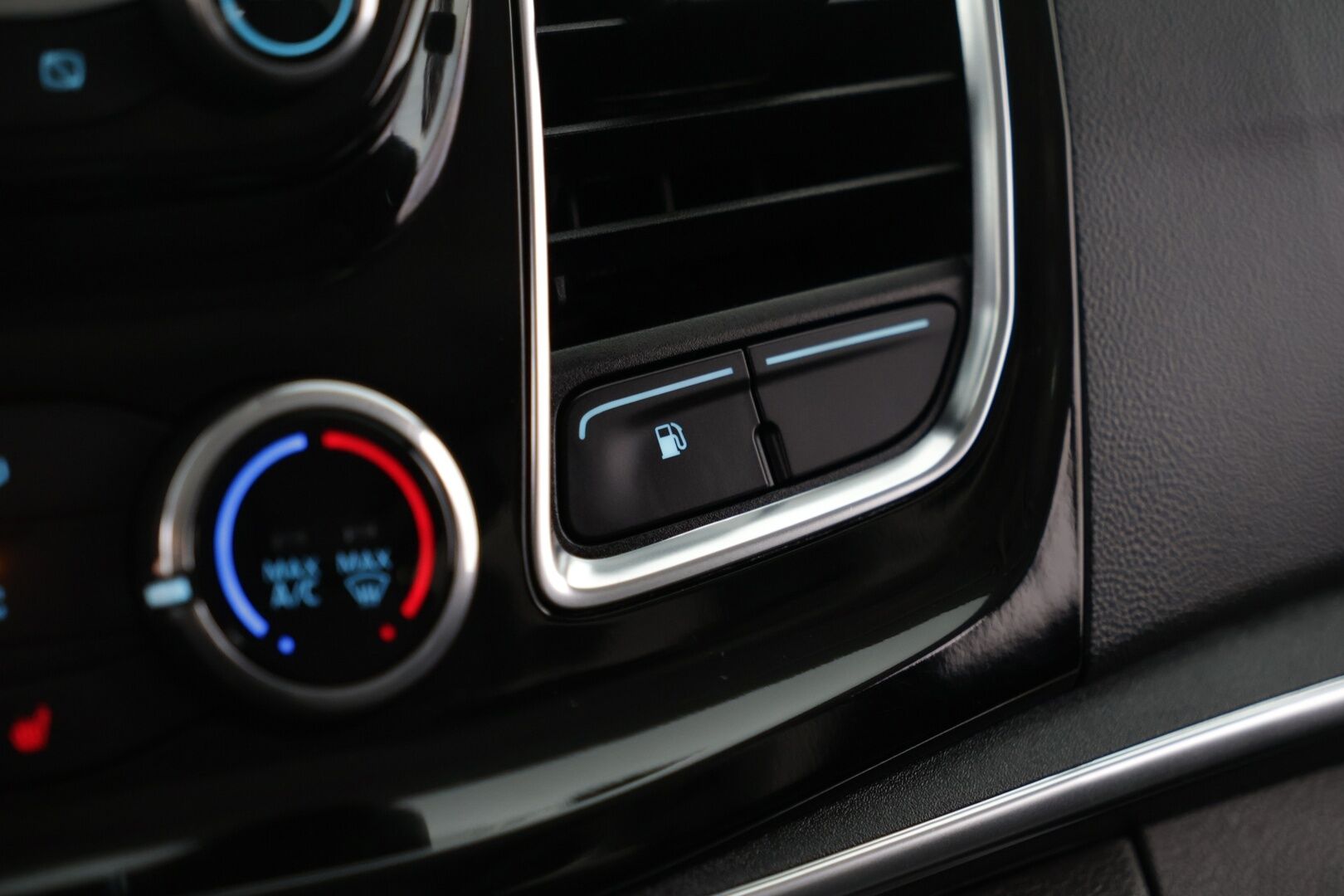 Ford Tourneo 2020 Tourneo Custom / Nahkapenkit / Kuljettajanistuin sähköinen / Vakkari - Todella siisti! / Kahdet Renkaat - HULLUT AVAJAISHULINAT KORKOTARJOUS 3,29 %