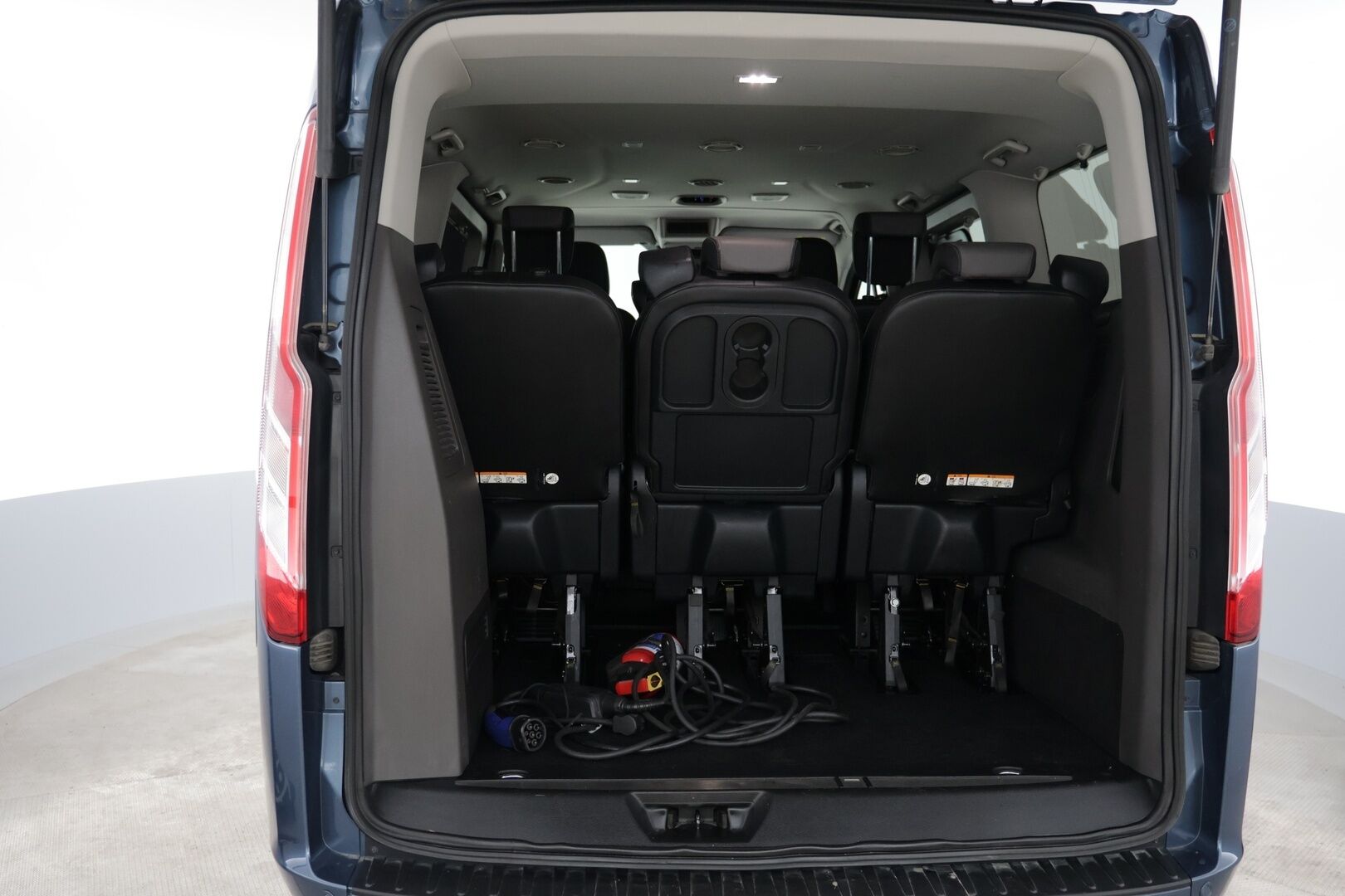 Ford Tourneo 2020 Tourneo Custom / Nahkapenkit / Kuljettajanistuin sähköinen / Vakkari - Todella siisti! / Kahdet Renkaat - HULLUT AVAJAISHULINAT KORKOTARJOUS 3,29 %