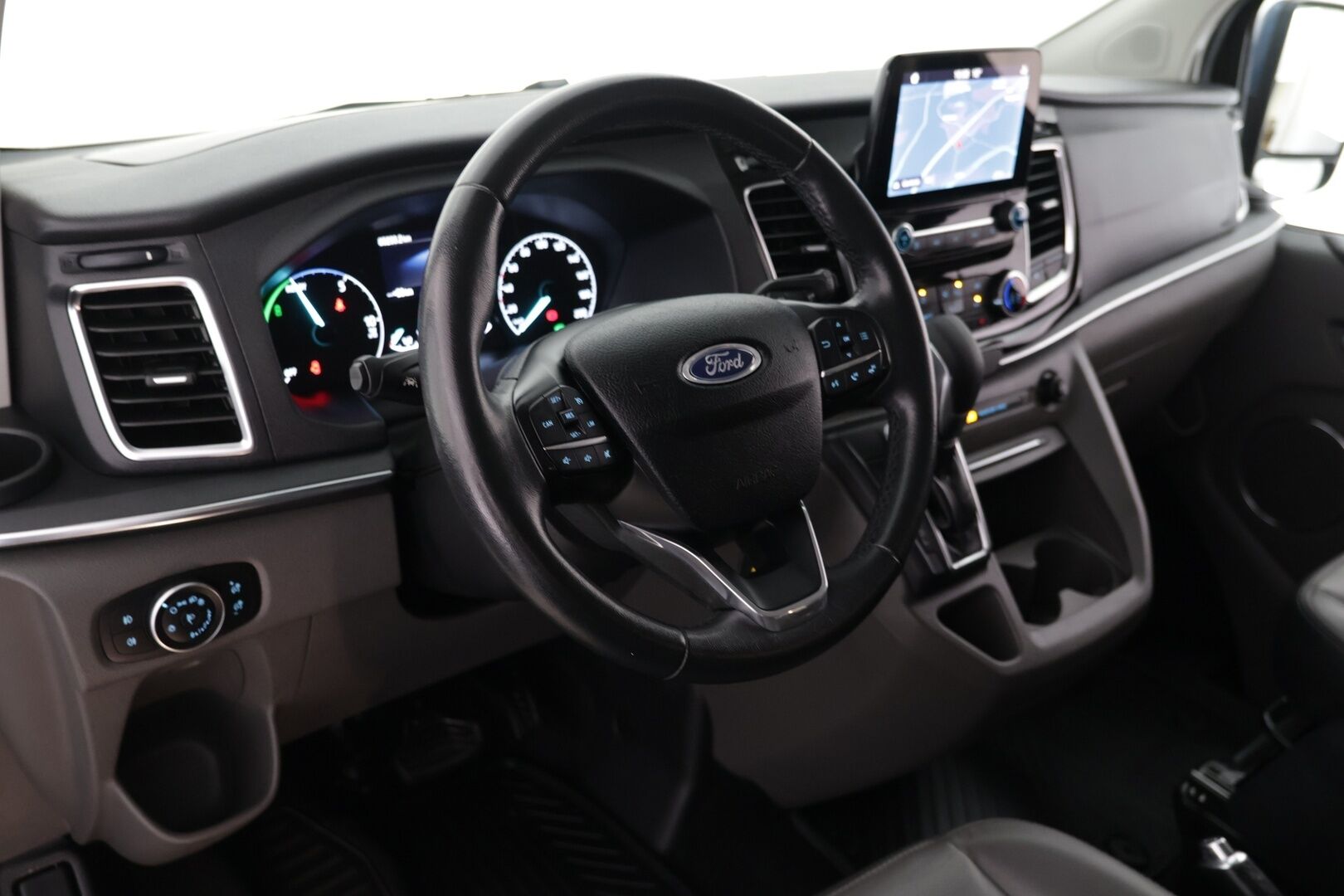 Ford Tourneo 2020 Tourneo Custom / Nahkapenkit / Kuljettajanistuin sähköinen / Vakkari - Todella siisti! / Kahdet Renkaat - HULLUT AVAJAISHULINAT KORKOTARJOUS 3,29 %