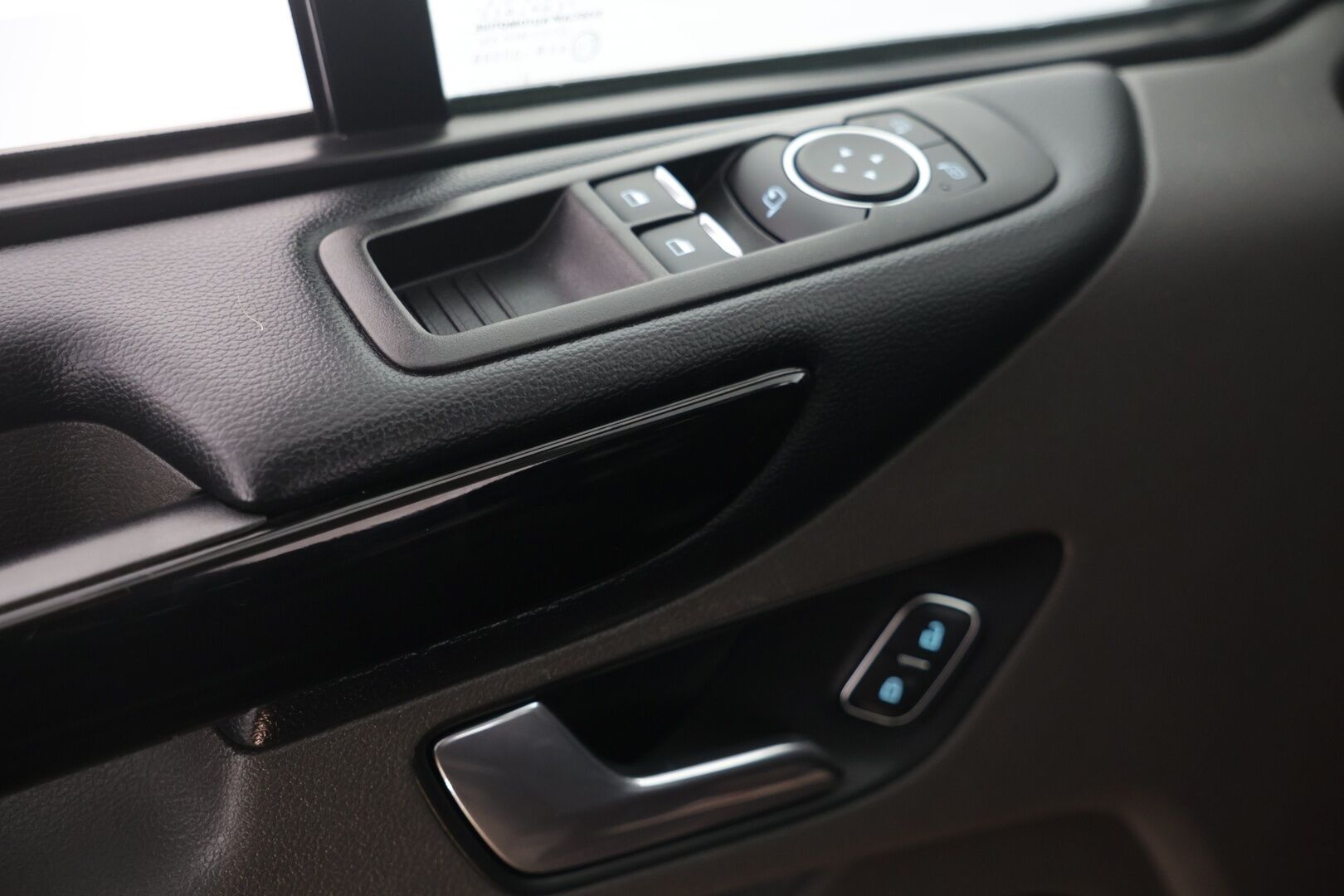 Ford Tourneo 2020 Tourneo Custom / Nahkapenkit / Kuljettajanistuin sähköinen / Vakkari - Todella siisti! / Kahdet Renkaat - HULLUT AVAJAISHULINAT KORKOTARJOUS 3,29 %