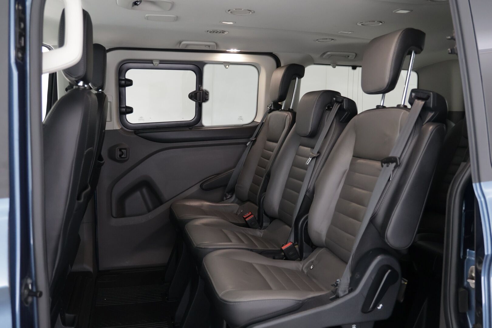 Ford Tourneo 2020 Tourneo Custom / Nahkapenkit / Kuljettajanistuin sähköinen / Vakkari - Todella siisti! / Kahdet Renkaat - HULLUT AVAJAISHULINAT KORKOTARJOUS 3,29 %