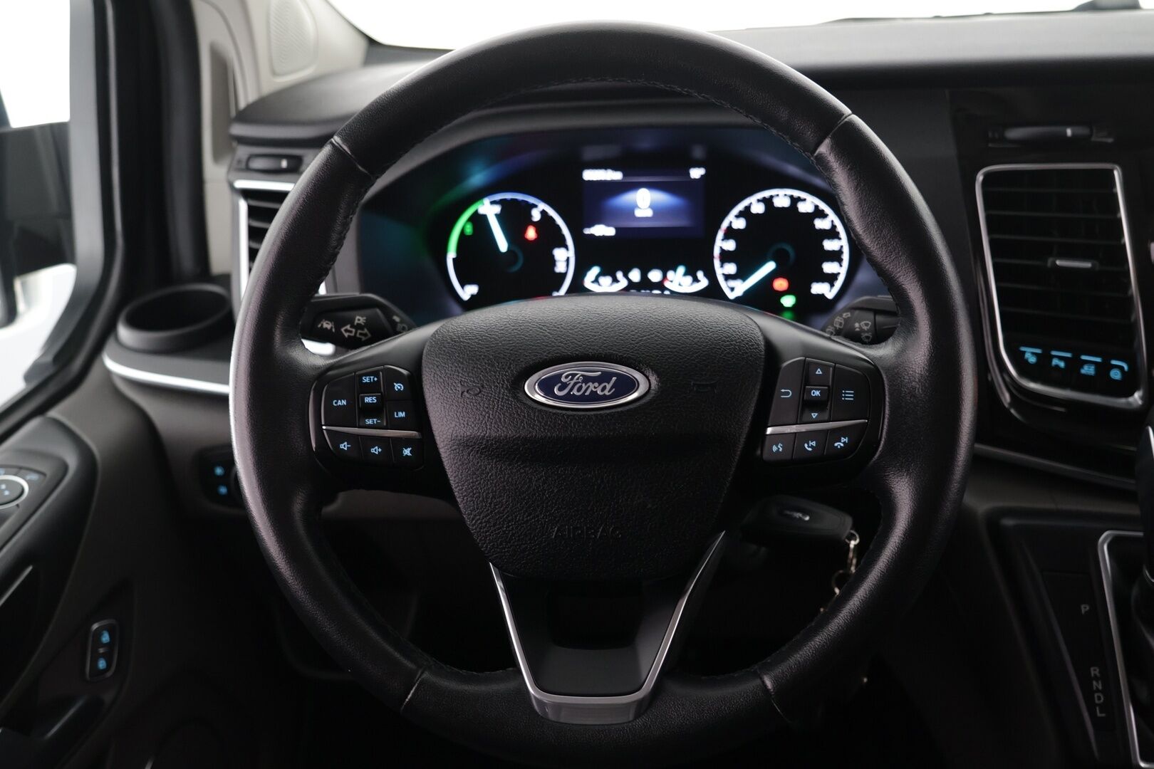 Ford Tourneo 2020 Tourneo Custom / Nahkapenkit / Kuljettajanistuin sähköinen / Vakkari - Todella siisti! / Kahdet Renkaat - HULLUT AVAJAISHULINAT KORKOTARJOUS 3,29 %