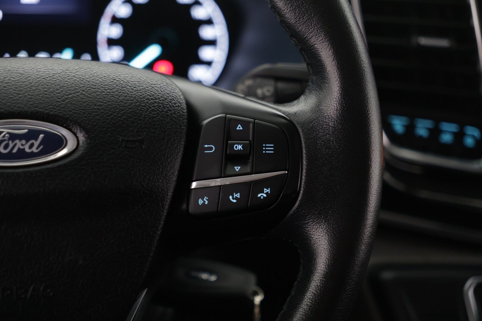 Ford Tourneo 2020 Tourneo Custom / Nahkapenkit / Kuljettajanistuin sähköinen / Vakkari - Todella siisti! / Kahdet Renkaat - HULLUT AVAJAISHULINAT KORKOTARJOUS 3,29 %