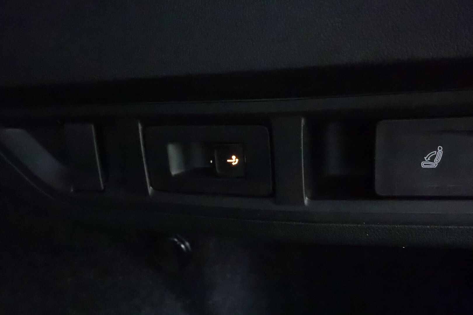 Skoda Octavia 2021 Combi 2,0 TDI 200 4x4 RS DSG Autom. - 3,99 % KORKOTARJOUS TÄHÄN AUTOON - 1Om Suomiauto / Webasto / Adapt.Vakkari / Matrix LED / Peruutuskamera / Vetokoukku / Ratinlämmitys / Huippuvarusteet!
