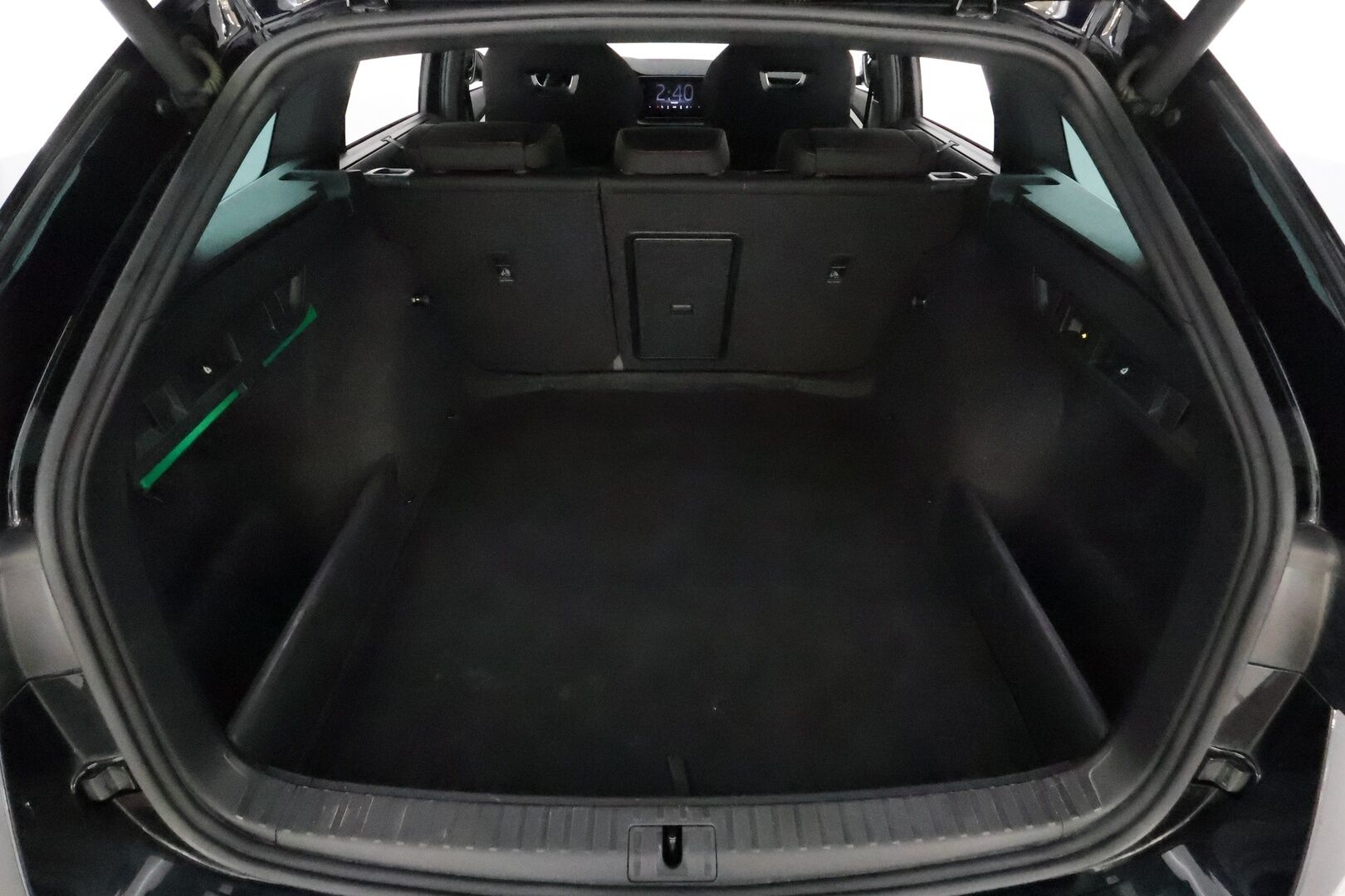 Skoda Octavia 2021 Combi 2,0 TDI 200 4x4 RS DSG Autom. - 3,99 % KORKOTARJOUS TÄHÄN AUTOON - 1Om Suomiauto / Webasto / Adapt.Vakkari / Matrix LED / Peruutuskamera / Vetokoukku / Ratinlämmitys / Huippuvarusteet!