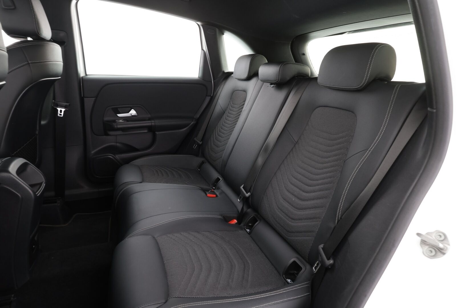 Mercedes-Benz B 2021 250e A Business Style Edition EQ Power * Vakkari / LED-High Performance / P.kamera / Sporttipenkit / Sisätilanlämmitin * - 1-om Suomi-auto / 2x Latauskaapelit / Kahdet renkaat / Akkutesti 95,5%