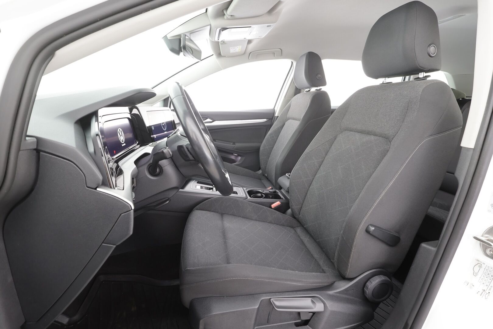 Volkswagen Golf 2021 Variant 1,0 eTSI (MHEV) 81 kW DSG - | ACC | Webasto | P.kamera | LED | Apple&Android |Kahdet Renkaat | Suomi-auto |