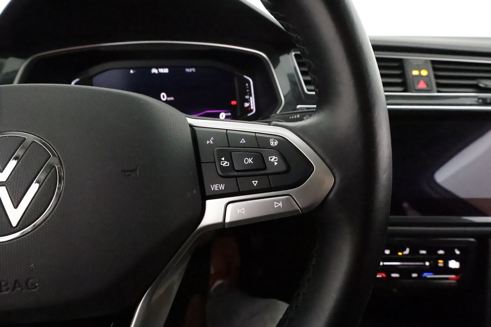 Volkswagen Tiguan 2021 Style Business eHybrid 180 kW DSG **ACC / Matrix-LED / P.Kamera / Navi / Kaistavahti / Digimittaristo / Keyless** - Suomi-auto / 2x Latauskaapelit / Kahdet Renkaat / Merkkihuollettu!