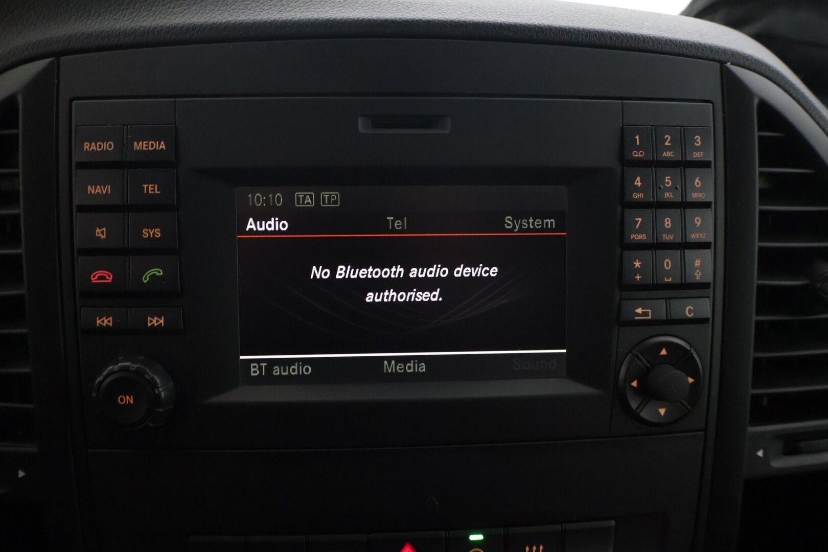 Mercedes-Benz VITO 2017 114CDI KB pitkä A3 9HLÖ * Webasto / Peruutuskamera / 9-paikkaa / Konjakkinahat / Bluetooth * - * 9- paikkainen / Harvinsaisella rusekalla nahkasisustalla / Siisti yksilö! *