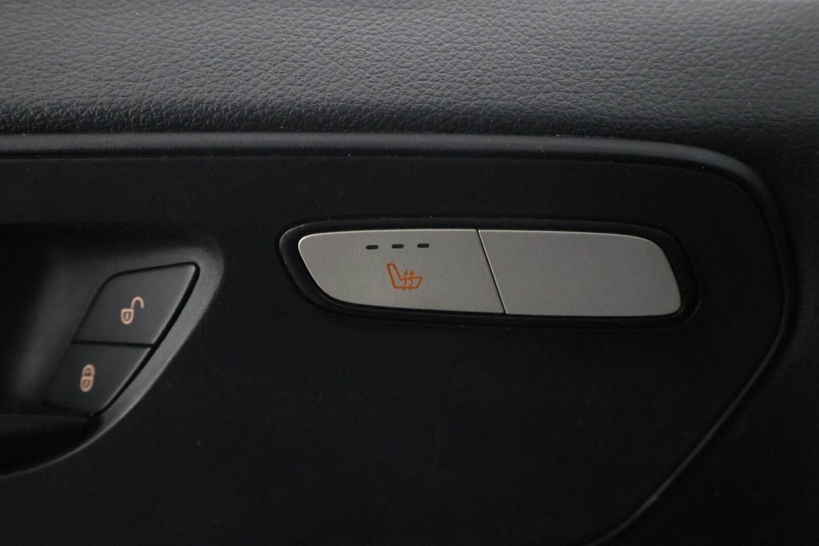 Mercedes-Benz VITO 2017 114CDI KB pitkä A3 9HLÖ * Webasto / Peruutuskamera / 9-paikkaa / Konjakkinahat / Bluetooth * - * 9- paikkainen / Harvinsaisella rusekalla nahkasisustalla / Siisti yksilö! *