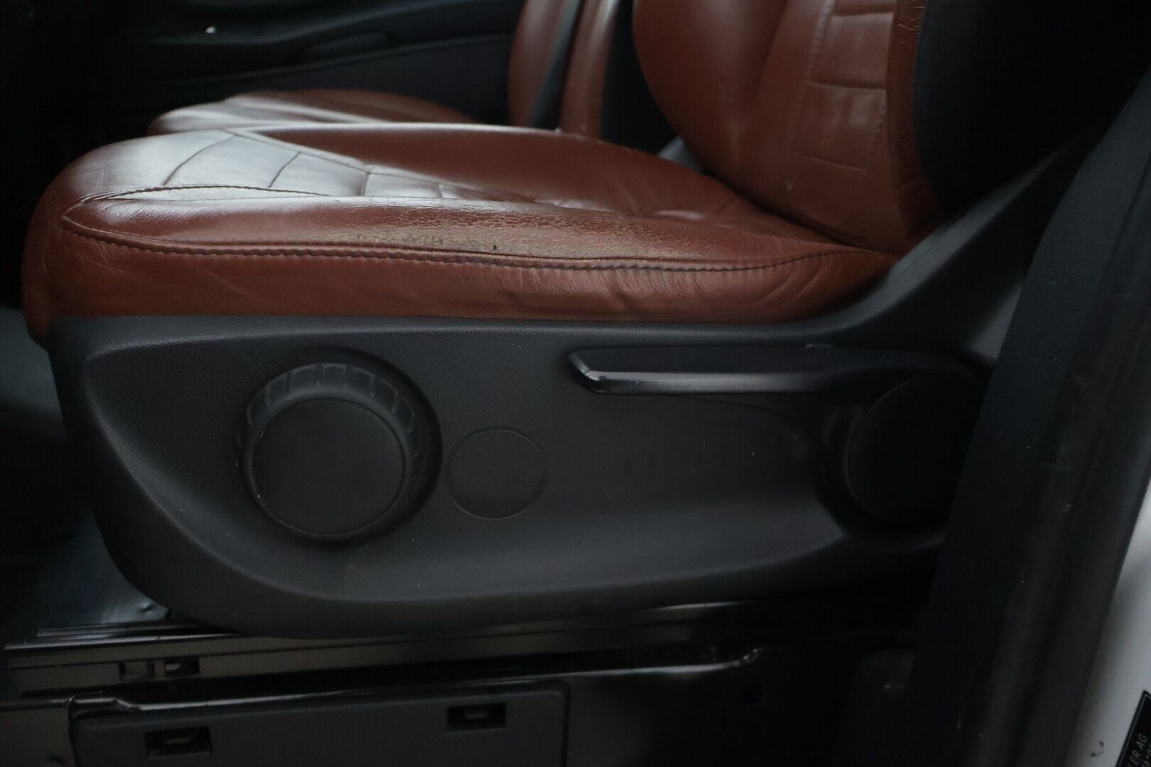 Mercedes-Benz VITO 2017 114CDI KB pitkä A3 9HLÖ * Webasto / Peruutuskamera / 9-paikkaa / Konjakkinahat / Bluetooth * - * 9- paikkainen / Harvinsaisella rusekalla nahkasisustalla / Siisti yksilö! *