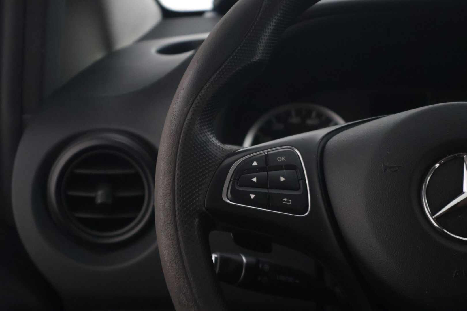 Mercedes-Benz VITO 2017 114CDI KB pitkä A3 9HLÖ * Webasto / Peruutuskamera / 9-paikkaa / Konjakkinahat / Bluetooth * - * 9- paikkainen / Harvinsaisella rusekalla nahkasisustalla / Siisti yksilö! *