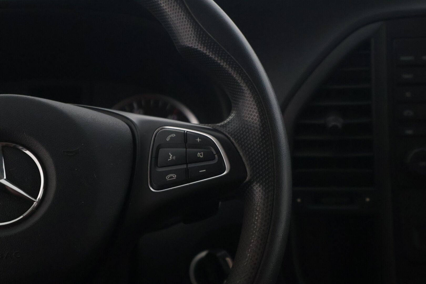 Mercedes-Benz VITO 2017 114CDI KB pitkä A3 9HLÖ * Webasto / Peruutuskamera / 9-paikkaa / Konjakkinahat / Bluetooth * - * 9- paikkainen / Harvinsaisella rusekalla nahkasisustalla / Siisti yksilö! *