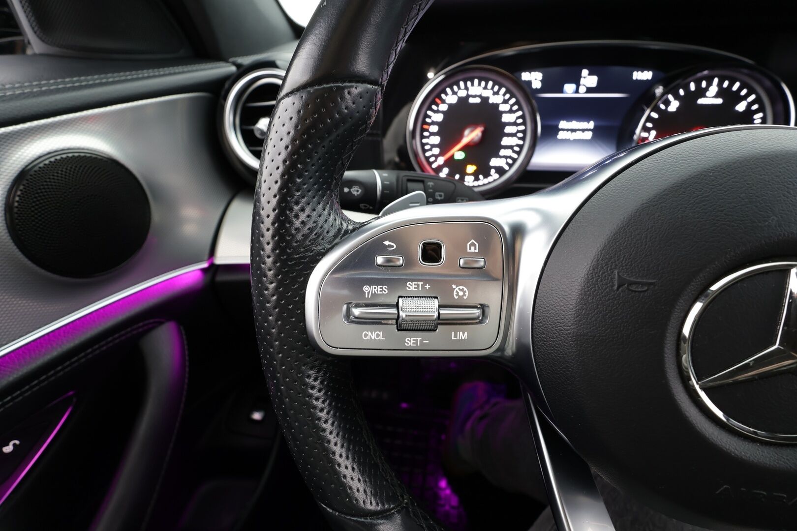 Mercedes-Benz E 2019 220 d T A Business AMG * LED-High Performance / Sportnahat / 360 Kamera / Navi / Ambient-valot / Vakkari * - Kahdet renkaat