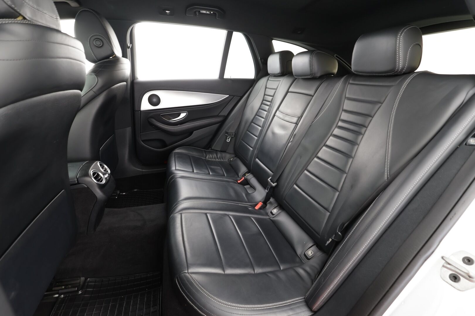 Mercedes-Benz E 2019 220 d T A Business AMG * LED-High Performance / Sportnahat / 360 Kamera / Navi / Ambient-valot / Vakkari * - Kahdet renkaat