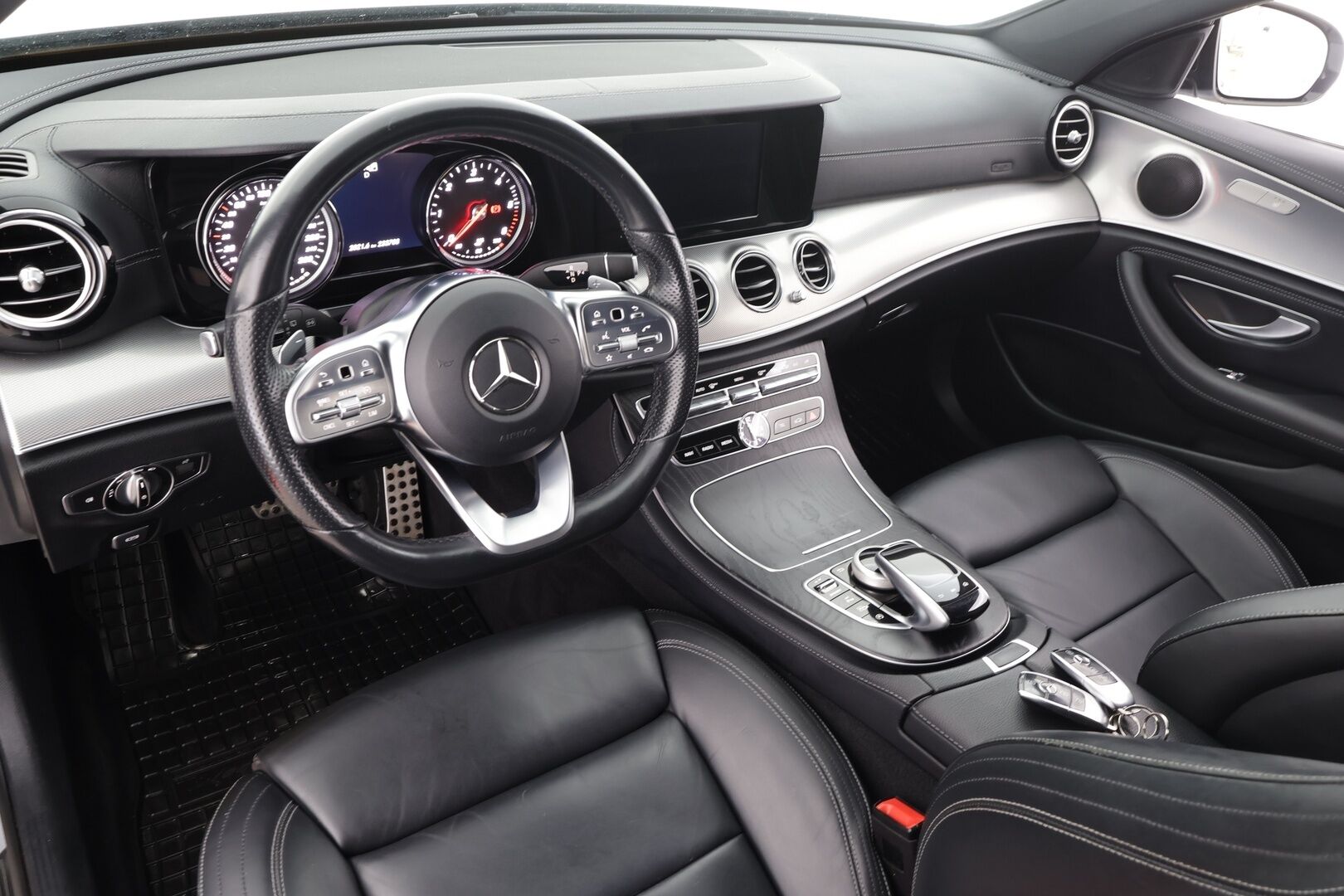 Mercedes-Benz E 2019 220 d T A Business AMG * LED-High Performance / Sportnahat / 360 Kamera / Navi / Ambient-valot / Vakkari * - Kahdet renkaat