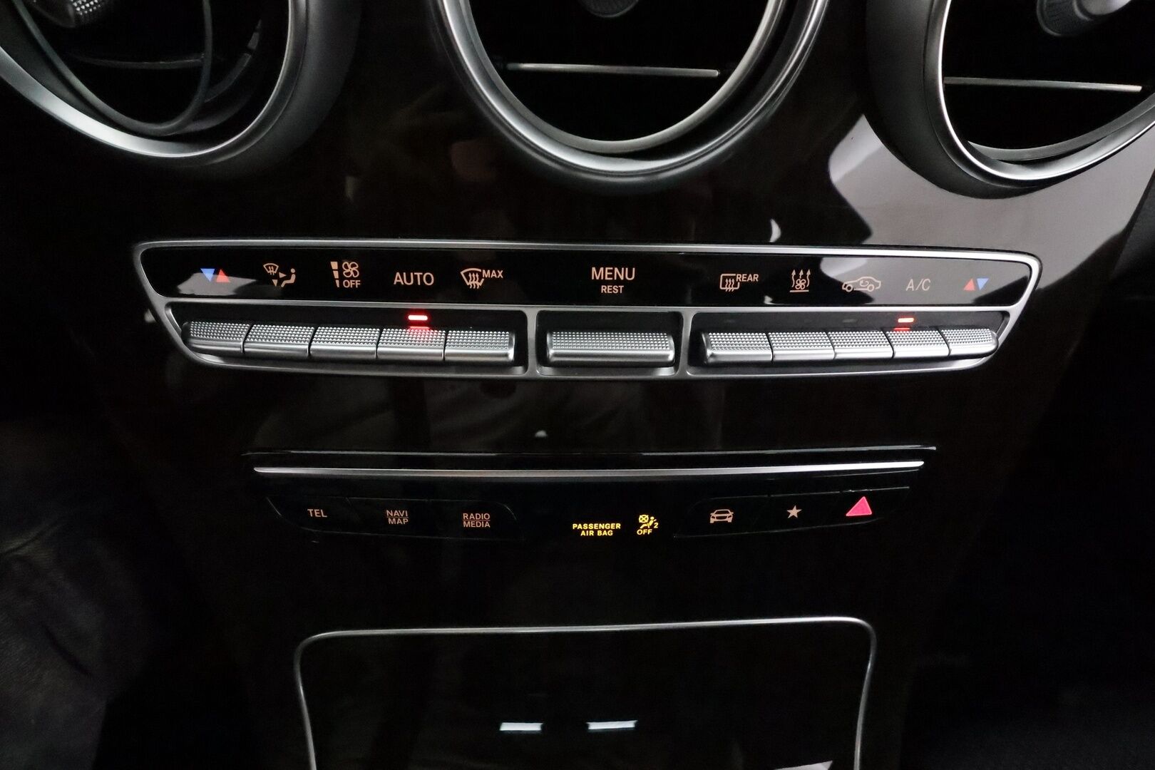 Mercedes-Benz GLC 2022 300 e 4MATIC A Business EQ Power **Koukku / Adapt.Vakkari / Multibeam-LED / P.kamera / Sporttipenkit / Navi** - 3,99 % KORKOTARJOUS TÄHÄN AUTOON - 1-om Suomi-auto / 2x Latauskaapelit / Kahdet Renkaat