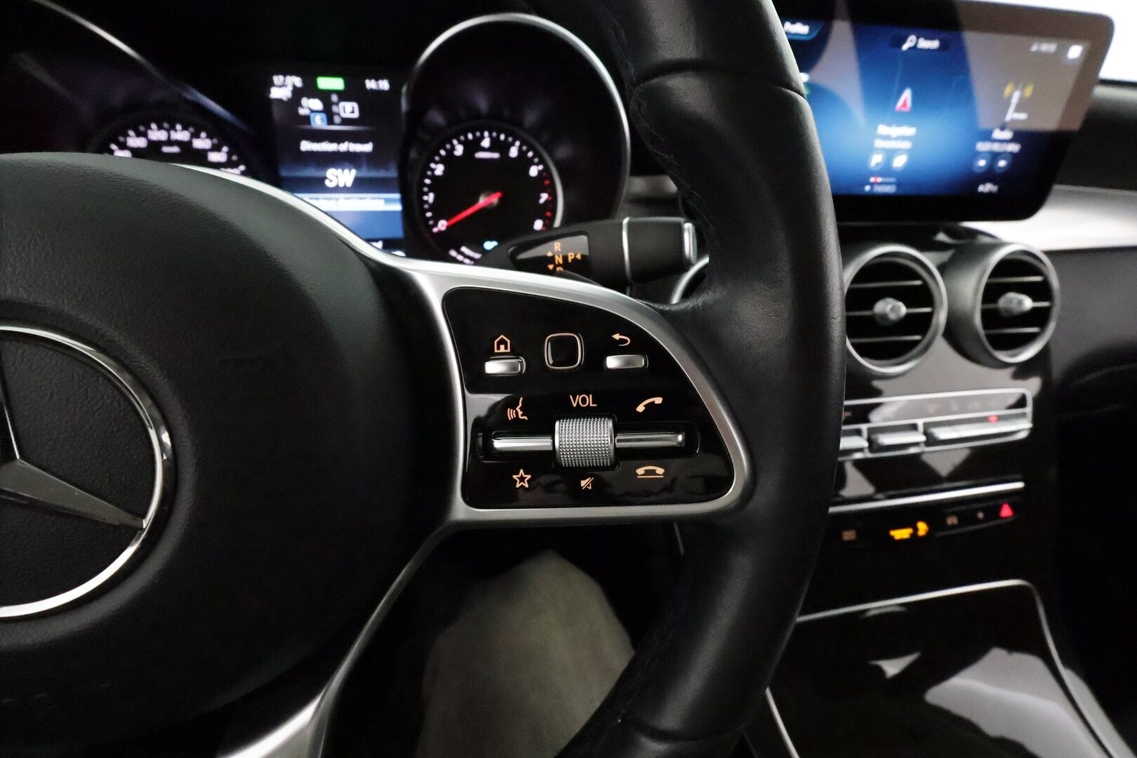 Mercedes-Benz GLC 2022 300 e 4MATIC A Business EQ Power **Koukku / Adapt.Vakkari / Multibeam-LED / P.kamera / Sporttipenkit / Navi** - 3,99 % KORKOTARJOUS TÄHÄN AUTOON - 1-om Suomi-auto / 2x Latauskaapelit / Kahdet Renkaat