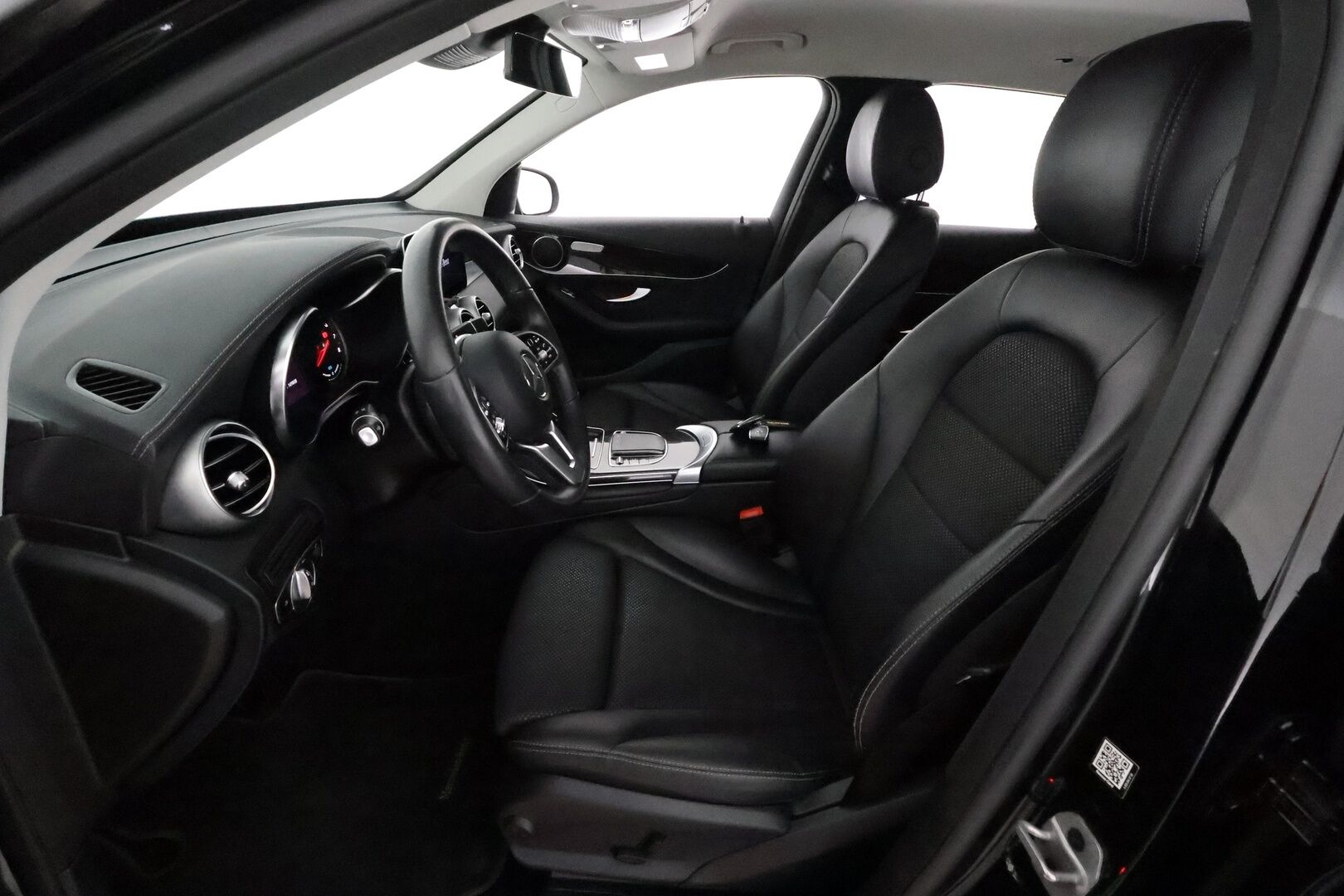 Mercedes-Benz GLC 2022 300 e 4MATIC A Business EQ Power **Koukku / Adapt.Vakkari / Multibeam-LED / P.kamera / Sporttipenkit / Navi** - 3,99 % KORKOTARJOUS TÄHÄN AUTOON - 1-om Suomi-auto / 2x Latauskaapelit / Kahdet Renkaat