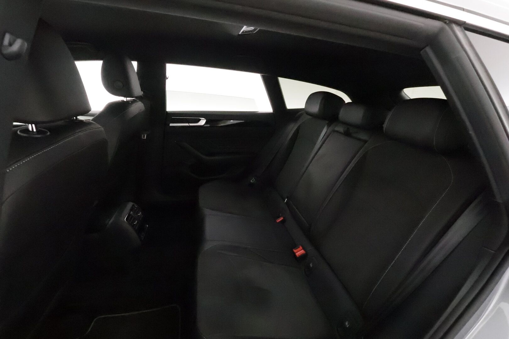 Volkswagen Arteon 2021 Shooting Brake R-Line eHybrid 160 kW DSG **Adapt.vakkari / Adapt.LED / P.kamera / Webasto / HUD / Navi / Keyless** - 1-om Suomi-auto / Akku kuntotarkastettu /  2x Latauskaapelit / Kahdet Renkaat