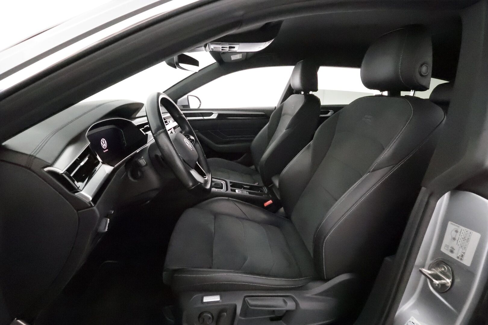 Volkswagen Arteon 2021 Shooting Brake R-Line eHybrid 160 kW DSG **Adapt.vakkari / Adapt.LED / P.kamera / Webasto / HUD / Navi / Keyless** - 1-om Suomi-auto / Akku kuntotarkastettu /  2x Latauskaapelit / Kahdet Renkaat
