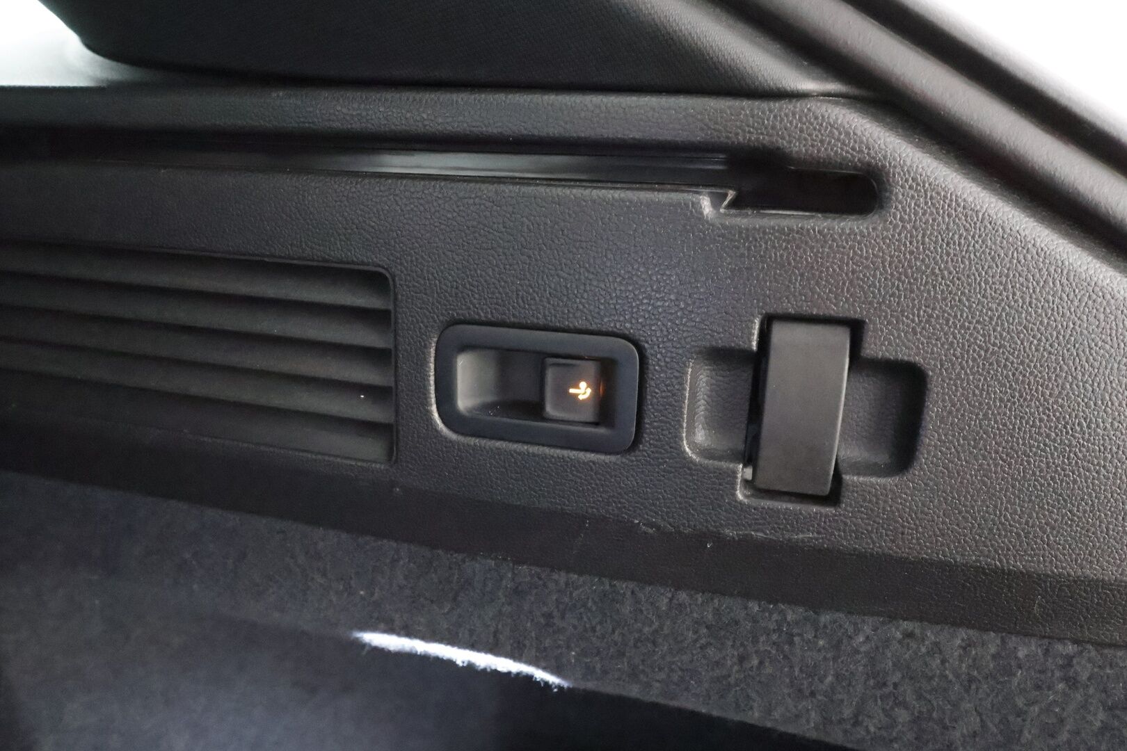 Volkswagen Arteon 2021 Shooting Brake R-Line 2,0 TDI SCR 110 kW DSG * Webasto / Koukku / ACC / Adapt.LED / P.Kamera / Navi / Keyless * - Suomi-auto / Kahdet renkaat aluvanteilla - HULLUT AVAJAISHULINAT KORKOTARJOUS 3,29 %