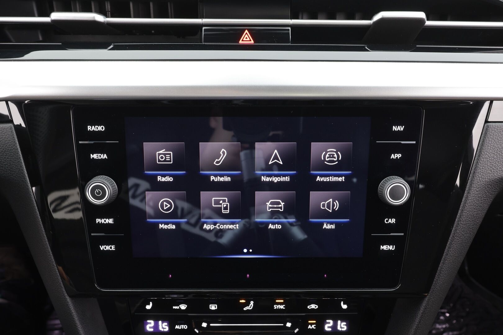 Volkswagen Arteon 2021 Shooting Brake R-Line 2,0 TDI SCR 110 kW DSG - Webasto | Koukku | ACC | Adapt.LED | P.Kamera | Navi | Keyless | Suomi-auto | Kahdet renkaat aluvanteilla 