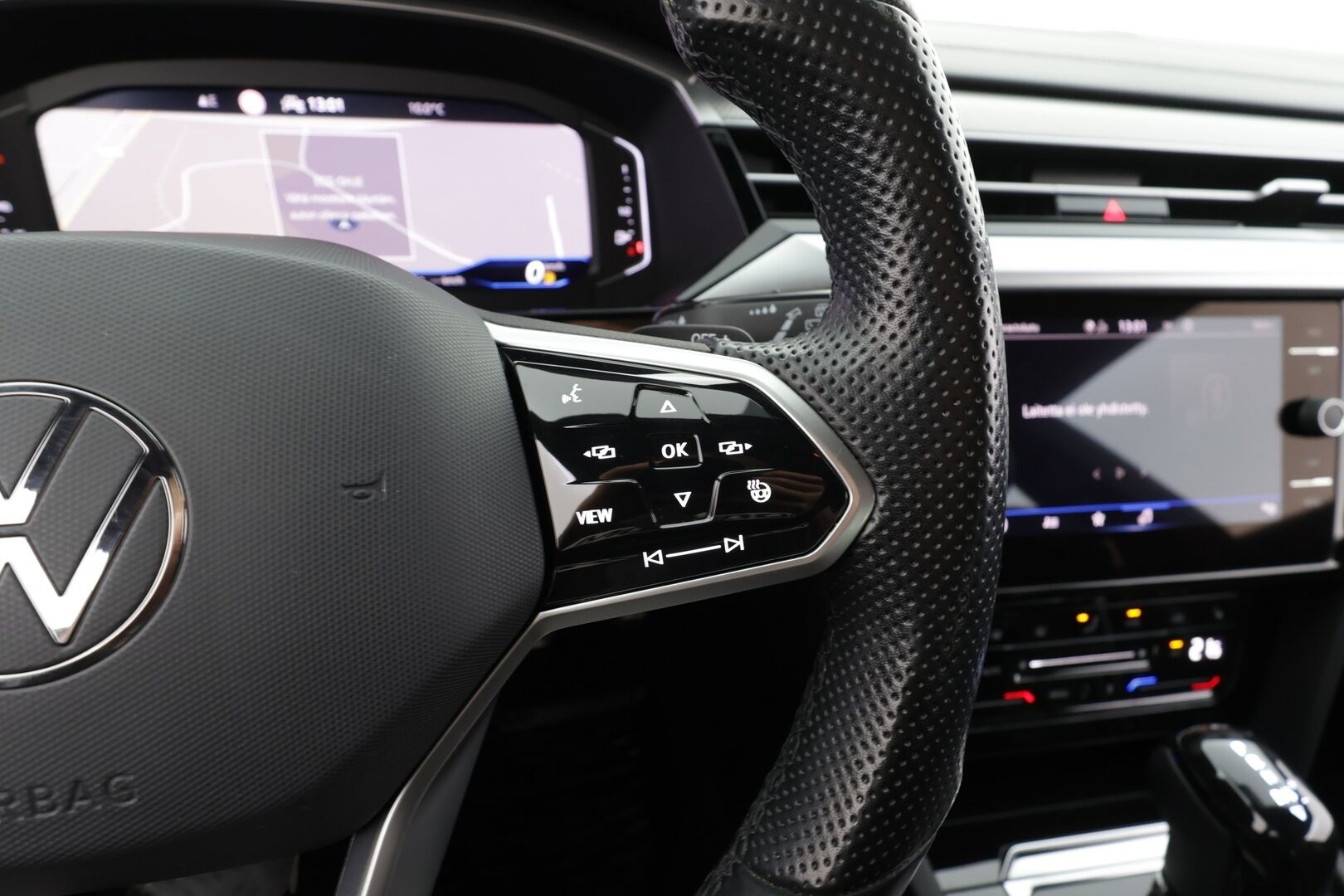 Volkswagen Arteon 2021 Shooting Brake R-Line 2,0 TDI SCR 110 kW DSG - Webasto | Koukku | ACC | Adapt.LED | P.Kamera | Navi | Keyless | Suomi-auto | Kahdet renkaat aluvanteilla 