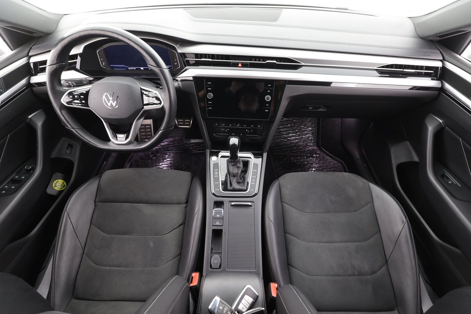 Volkswagen Arteon 2021 Shooting Brake R-Line 2,0 TDI SCR 110 kW DSG * Webasto / Koukku / ACC / Adapt.LED / P.Kamera / Navi / Keyless * - Suomi-auto / Kahdet renkaat aluvanteilla - HULLUT AVAJAISHULINAT KORKOTARJOUS 3,29 %