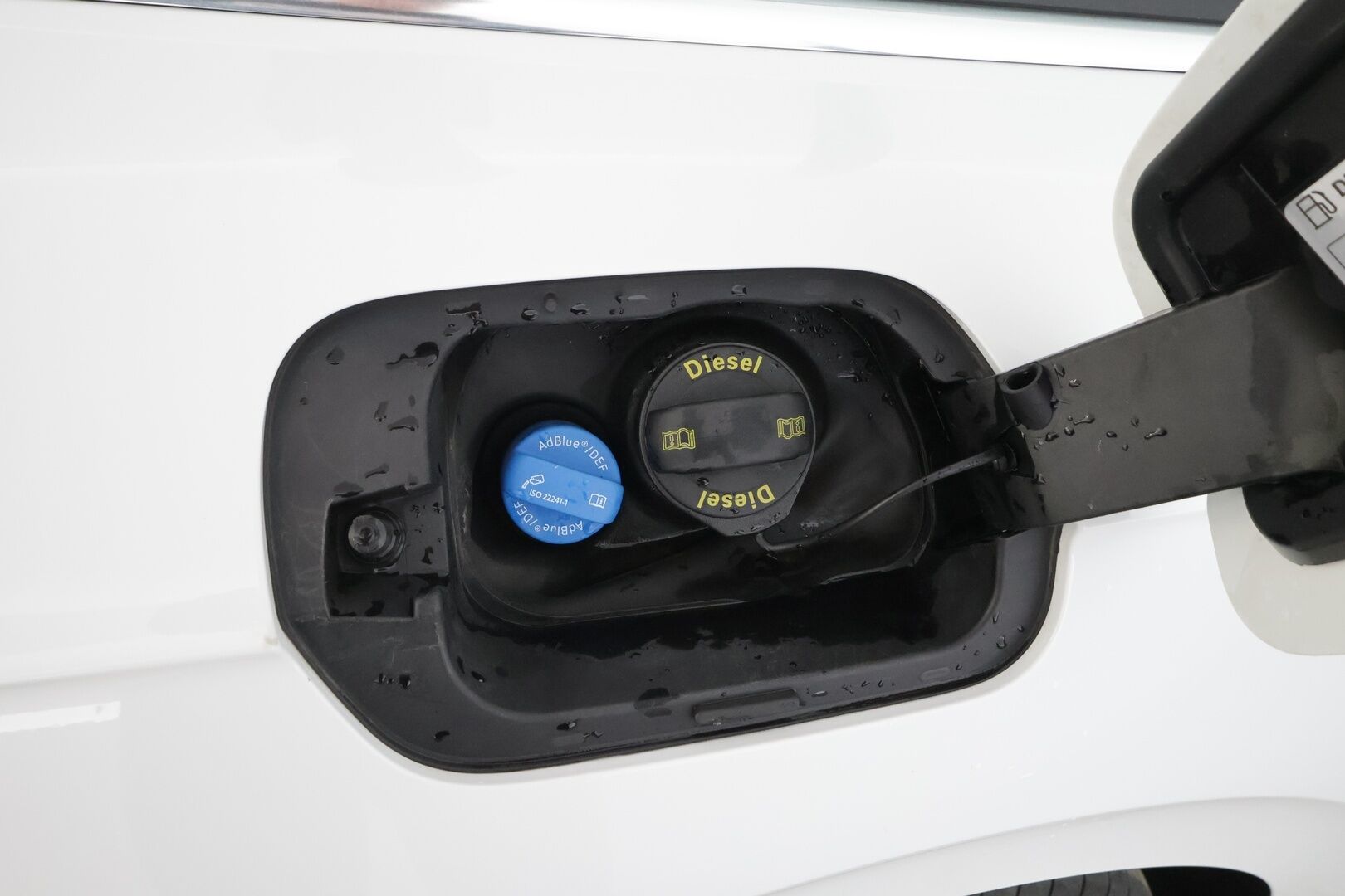 Volkswagen Arteon 2021 Shooting Brake R-Line 2,0 TDI SCR 110 kW DSG * Webasto / Koukku / ACC / Adapt.LED / P.Kamera / Navi / Keyless * - Suomi-auto / Kahdet renkaat aluvanteilla - HULLUT AVAJAISHULINAT KORKOTARJOUS 3,29 %