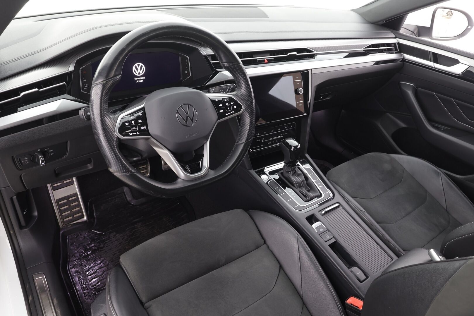 Volkswagen Arteon 2021 Shooting Brake R-Line 2,0 TDI SCR 110 kW DSG * Webasto / Koukku / ACC / Adapt.LED / P.Kamera / Navi / Keyless * - Suomi-auto / Kahdet renkaat aluvanteilla - HULLUT AVAJAISHULINAT KORKOTARJOUS 3,29 %