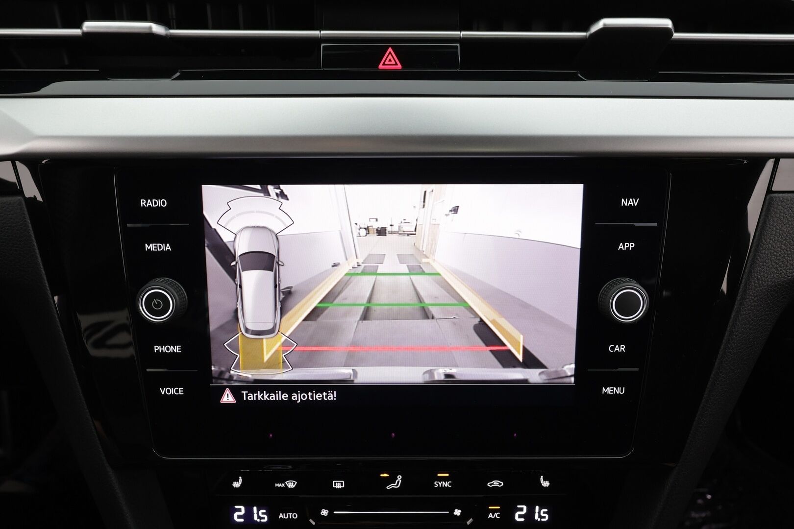 Volkswagen Arteon 2021 Shooting Brake R-Line 2,0 TDI SCR 110 kW DSG - Webasto | Koukku | ACC | Adapt.LED | P.Kamera | Navi | Keyless | Suomi-auto | Kahdet renkaat aluvanteilla 