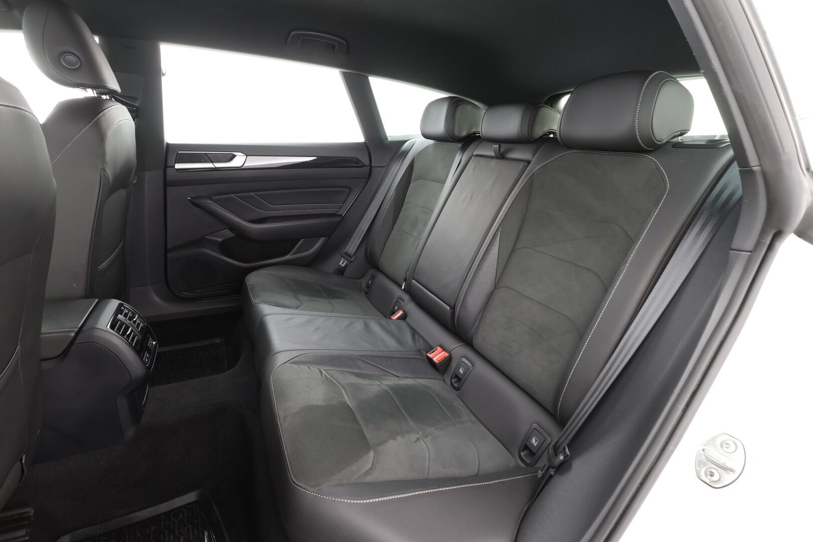 Volkswagen Arteon 2021 Shooting Brake R-Line 2,0 TDI SCR 110 kW DSG * Webasto / Koukku / ACC / Adapt.LED / P.Kamera / Navi / Keyless * - Suomi-auto / Kahdet renkaat aluvanteilla - HULLUT AVAJAISHULINAT KORKOTARJOUS 3,29 %