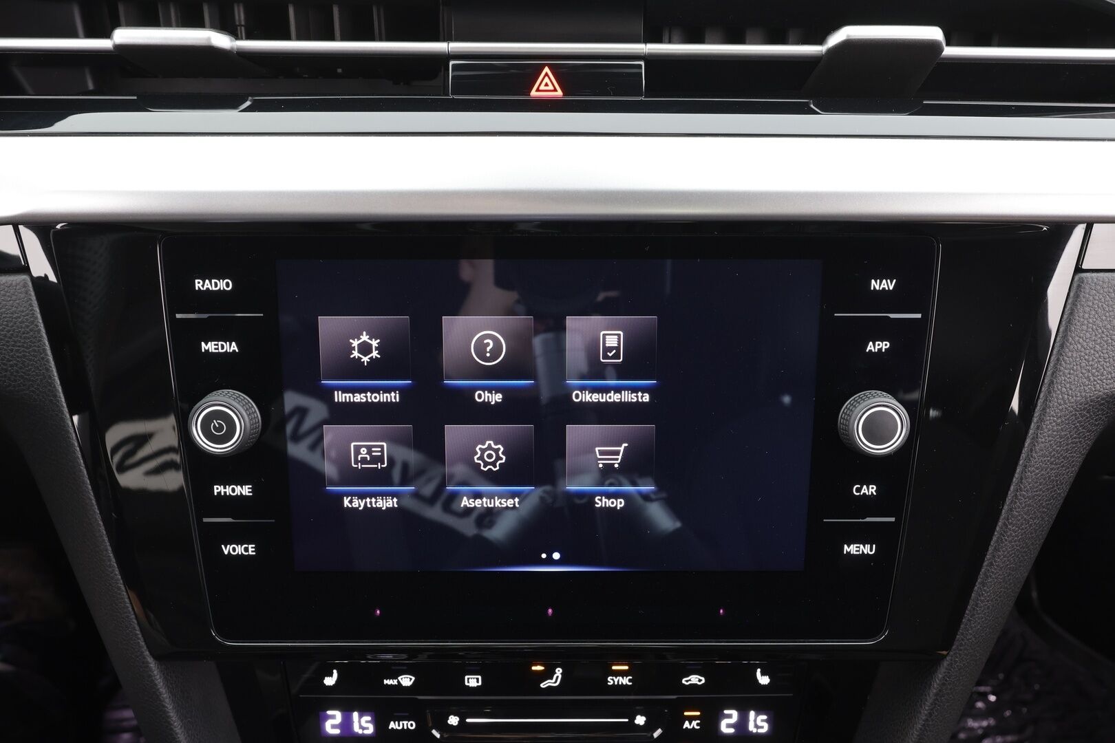 Volkswagen Arteon 2021 Shooting Brake R-Line 2,0 TDI SCR 110 kW DSG - Webasto | Koukku | ACC | Adapt.LED | P.Kamera | Navi | Keyless | Suomi-auto | Kahdet renkaat aluvanteilla 