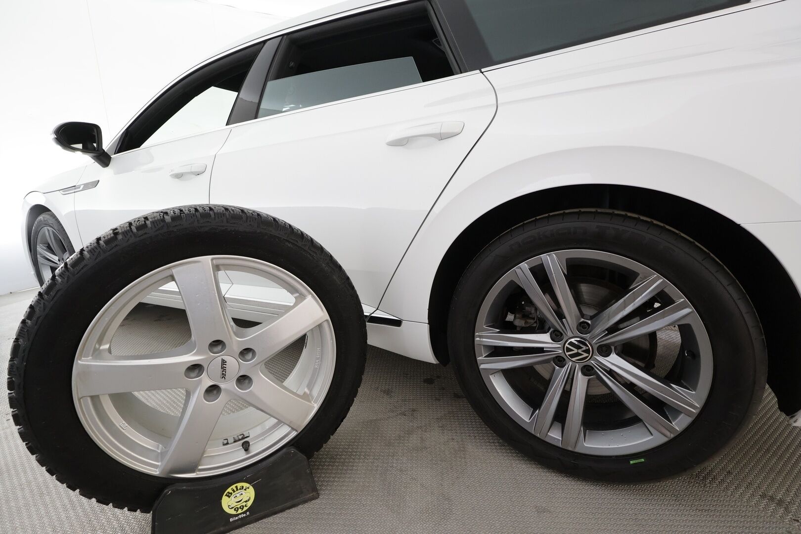 Volkswagen Arteon 2021 Shooting Brake R-Line 2,0 TDI SCR 110 kW DSG * Webasto / Koukku / ACC / Adapt.LED / P.Kamera / Navi / Keyless * - Suomi-auto / Kahdet renkaat aluvanteilla - HULLUT AVAJAISHULINAT KORKOTARJOUS 3,29 %