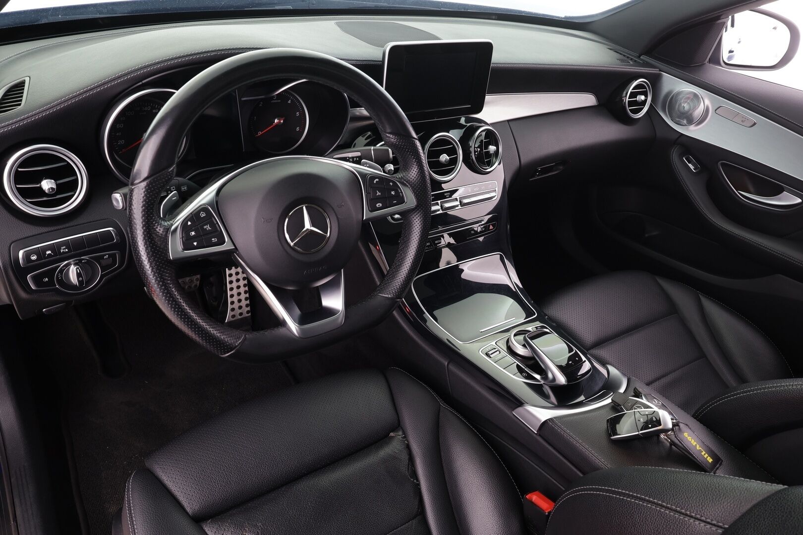 Mercedes-Benz C 2017 220 d 4Matic A Business AMG * ACC / Webasto / Burmester / Panorama / Sportpenkki Muistilla / P.Kamera / ILS-LED * - Kahdet renkaat