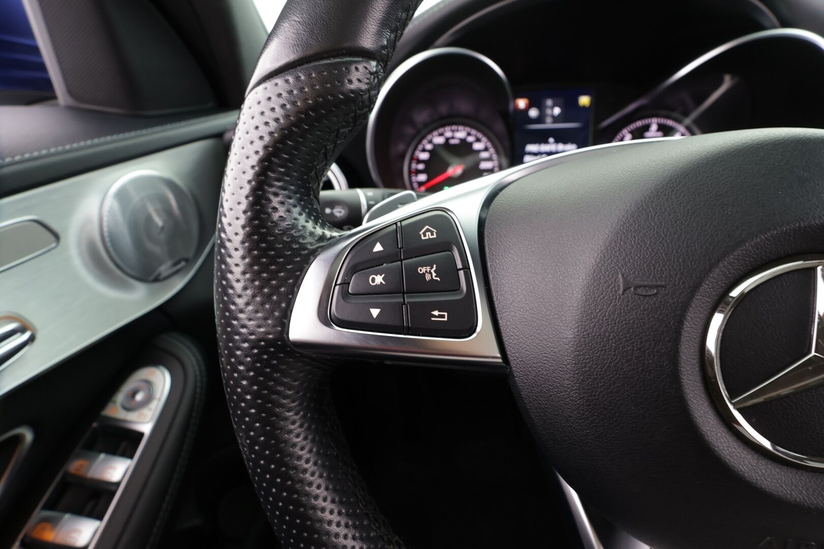 Mercedes-Benz C 2017 220 d 4Matic A Business AMG * ACC / Webasto / Burmester / Panorama / Sportpenkki Muistilla / P.Kamera / ILS-LED * - Huippuvarusteet! Hieno kokonaisuus!