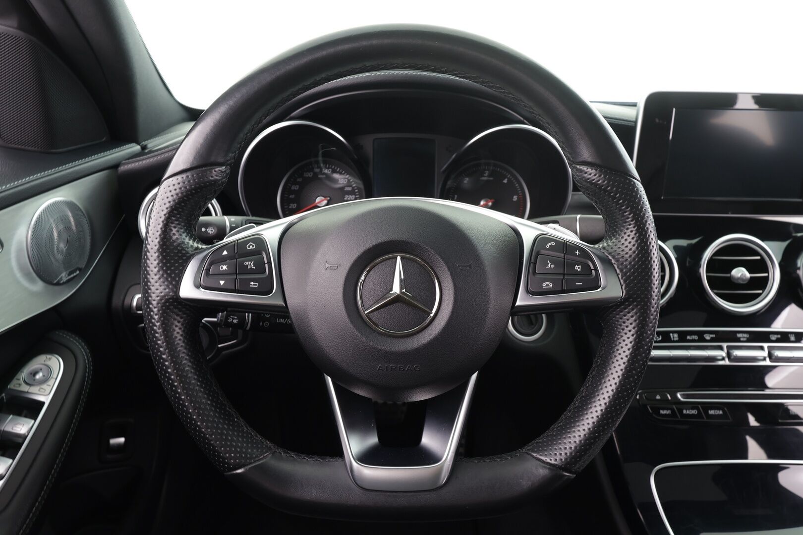 Mercedes-Benz C 2017 220 d 4Matic A Business AMG * ACC / Webasto / Burmester / Panorama / Sportpenkki Muistilla / P.Kamera / ILS-LED * - Kahdet renkaat