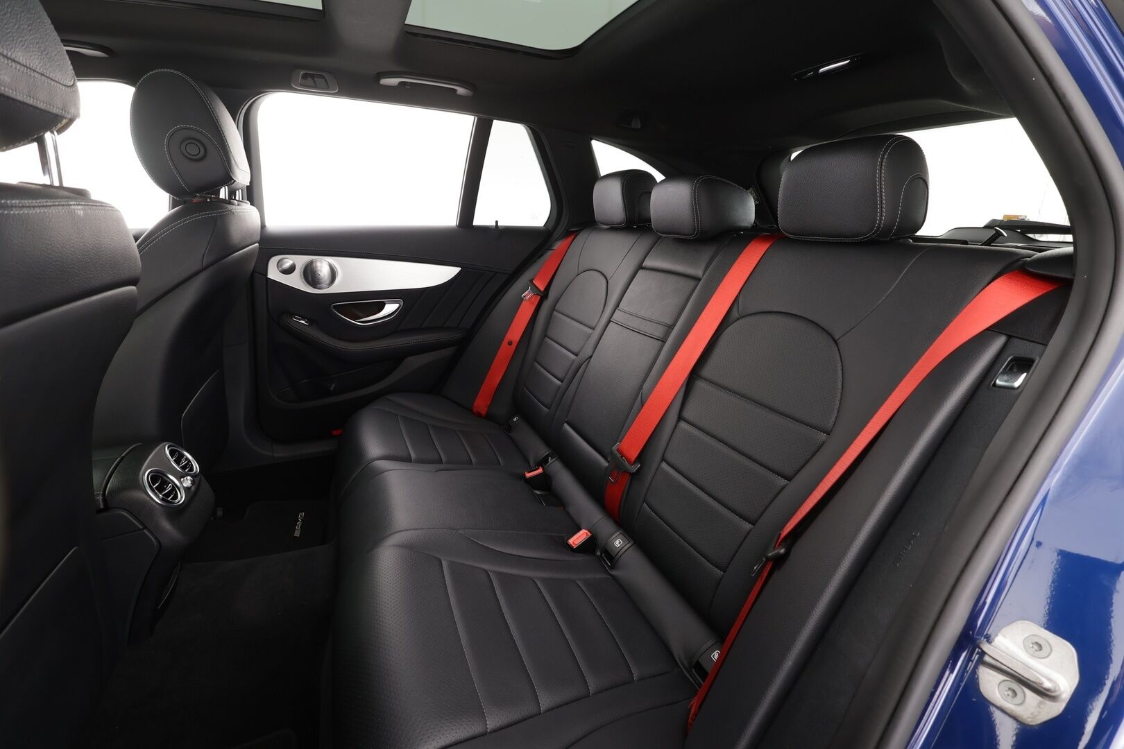 Mercedes-Benz C 2017 220 d 4Matic A Business AMG * ACC / Webasto / Burmester / Panorama / Sportpenkki Muistilla / P.Kamera / ILS-LED * - Kahdet renkaat