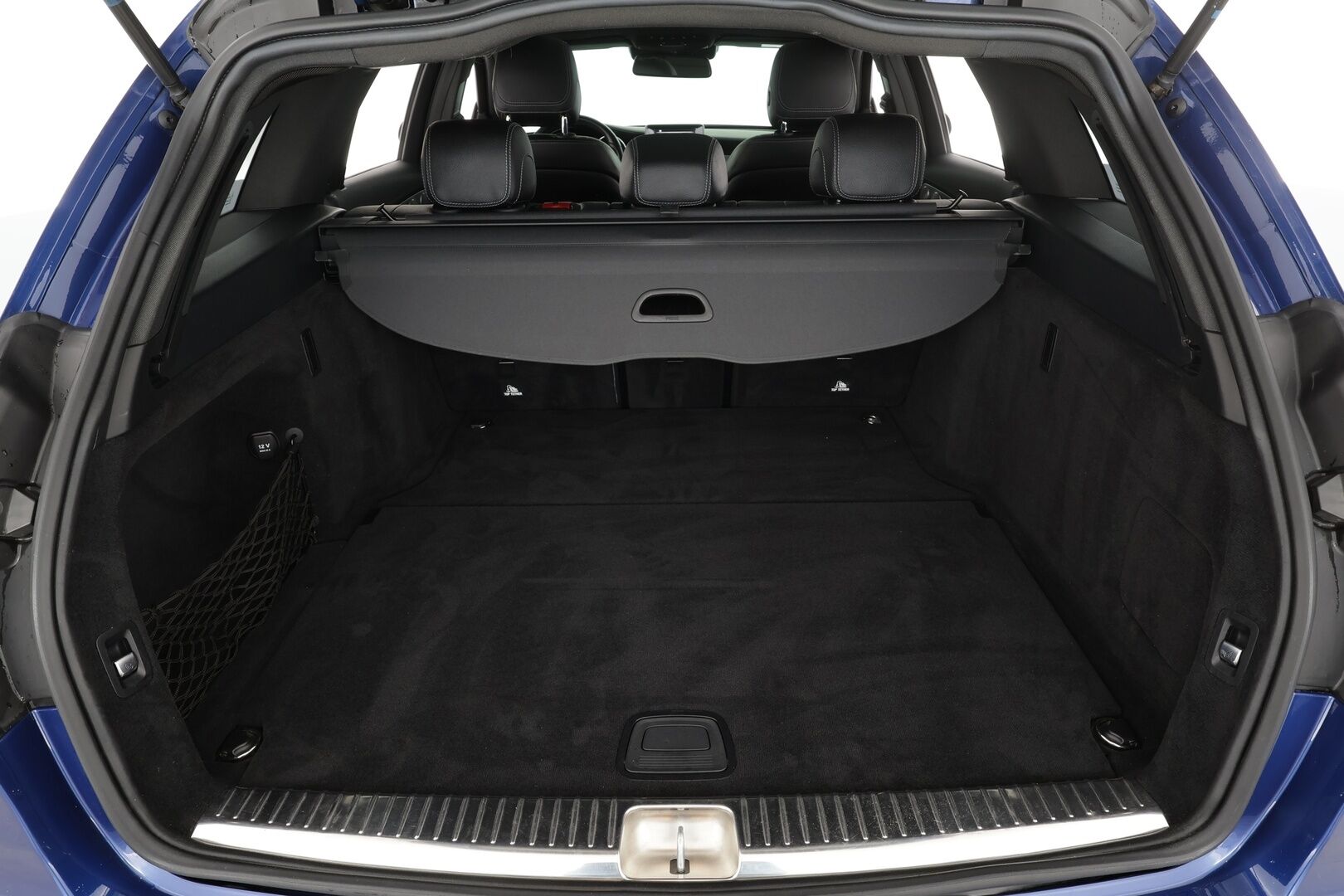 Mercedes-Benz C 2017 220 d 4Matic A Business AMG * ACC / Webasto / Burmester / Panorama / Sportpenkki Muistilla / P.Kamera / ILS-LED * - Kahdet renkaat