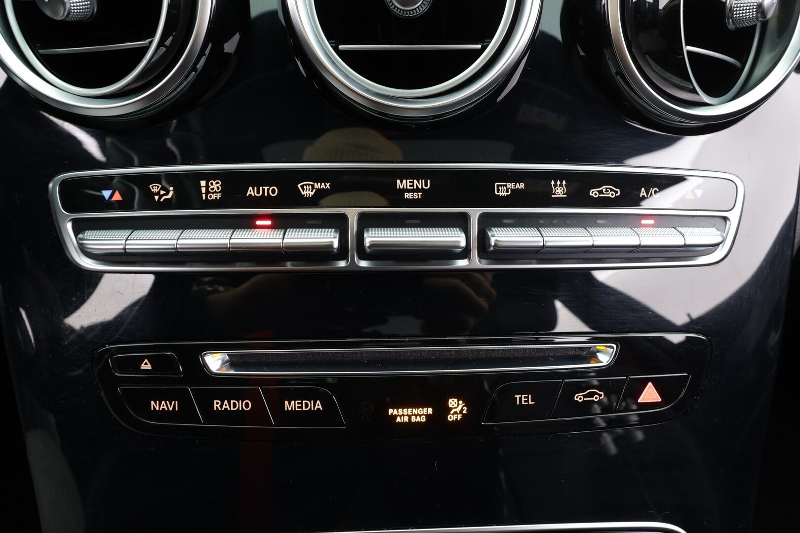 Mercedes-Benz C 2017 220 d 4Matic A Business AMG * ACC / Webasto / Burmester / Panorama / Sportpenkki Muistilla / P.Kamera / ILS-LED * - Kahdet renkaat